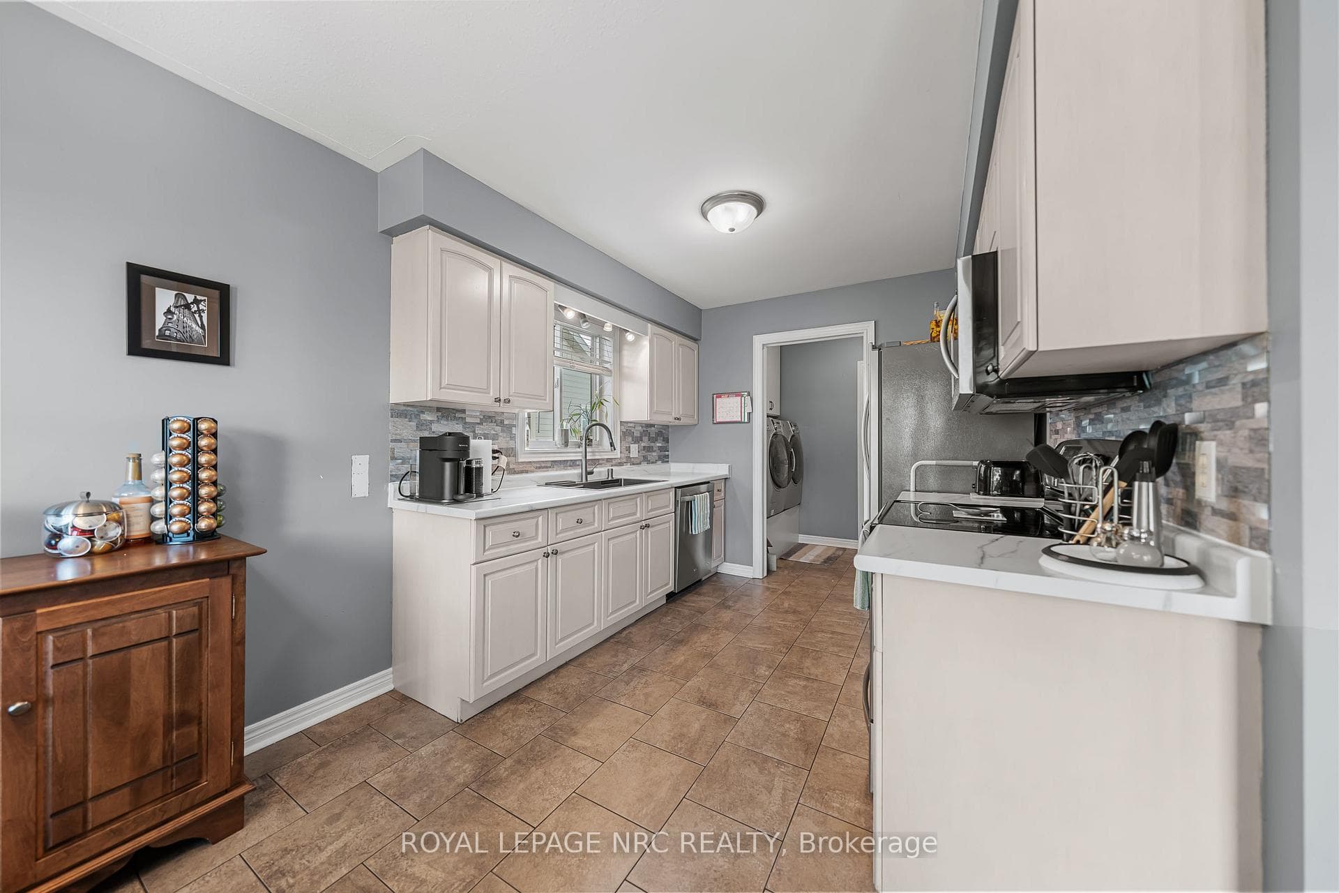 1052 Vansickle Road photo 15