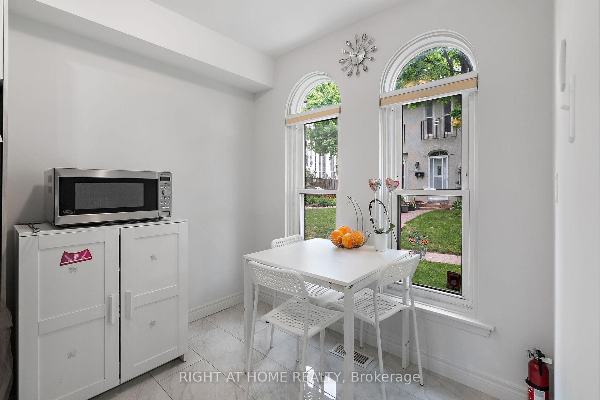 2075 Warden Avenue Unit 11 photo 2