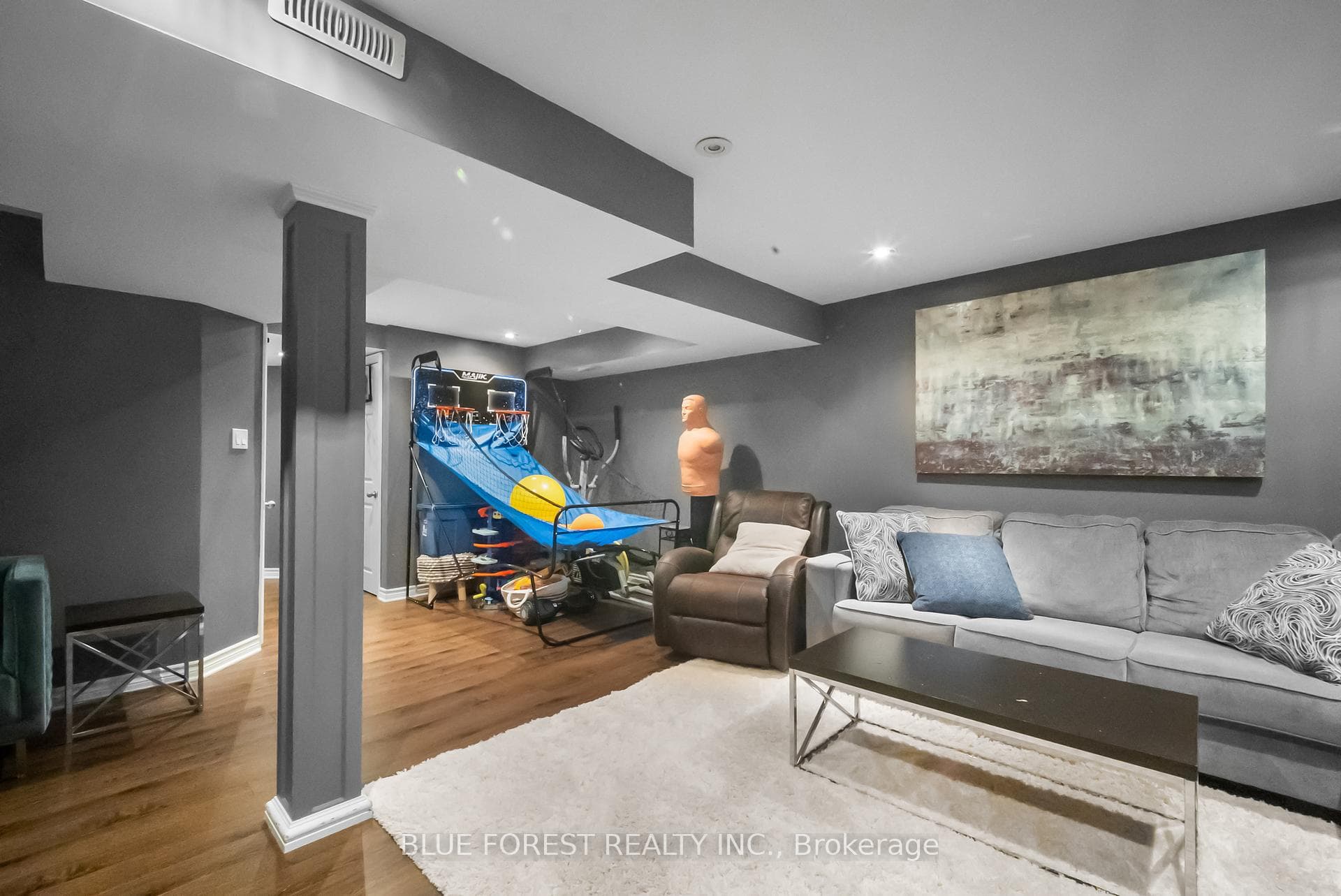8 Meadowvale Drive photo 30