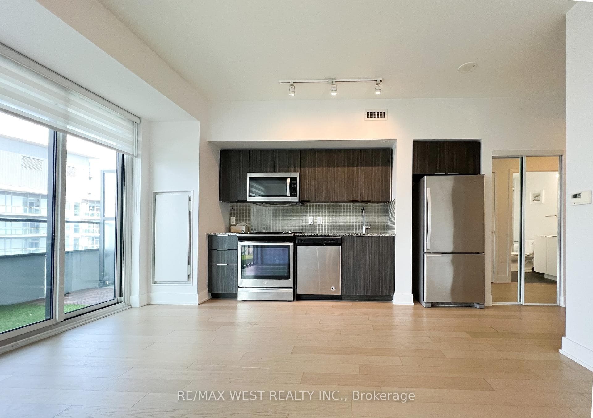 30 Shore Breeze Drive Unit 4012 photo 2