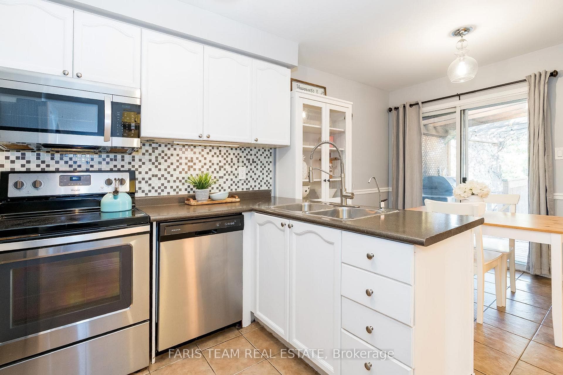 114 Athabaska Road photo 3