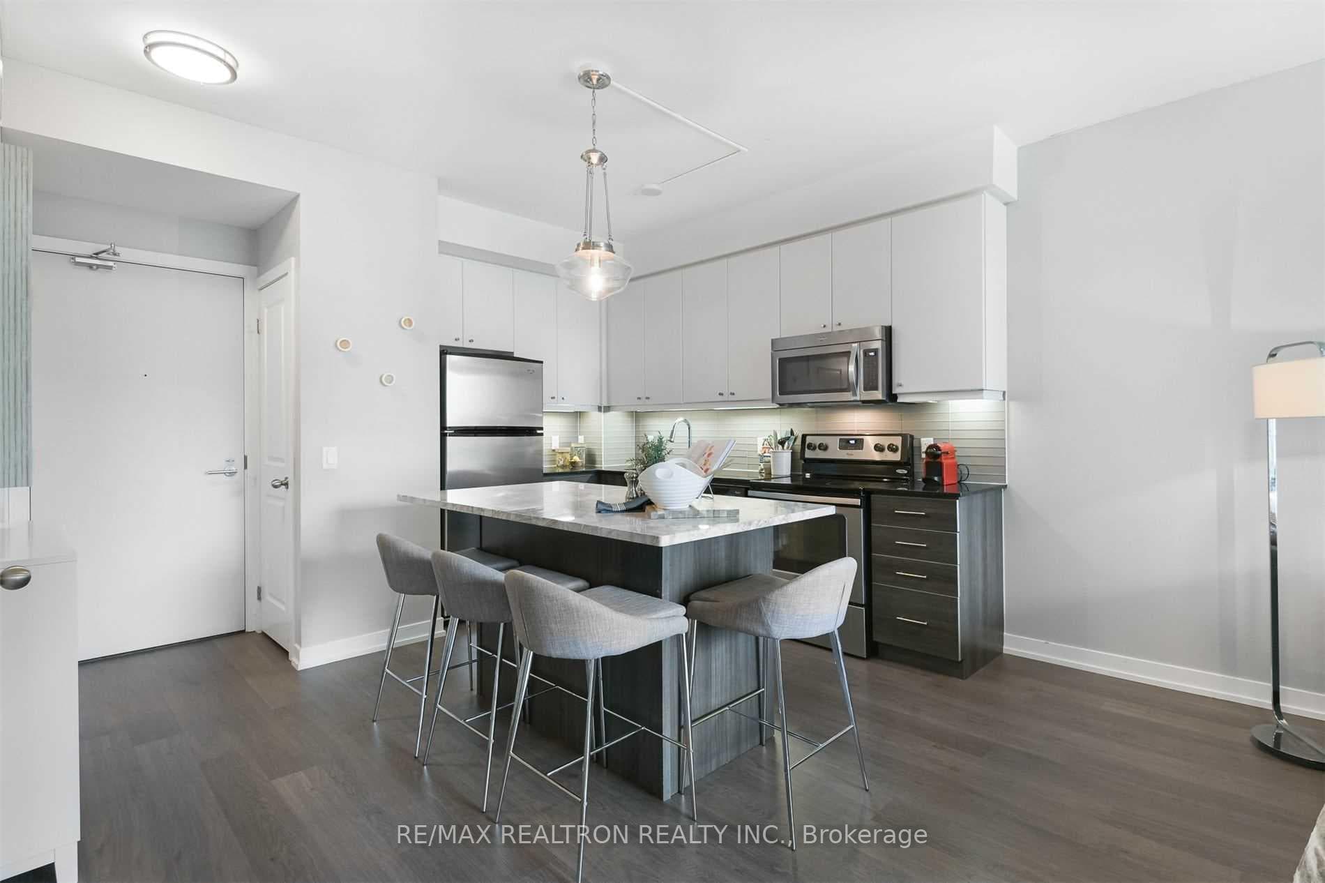 8 Fieldway Road Unit 515 photo 4