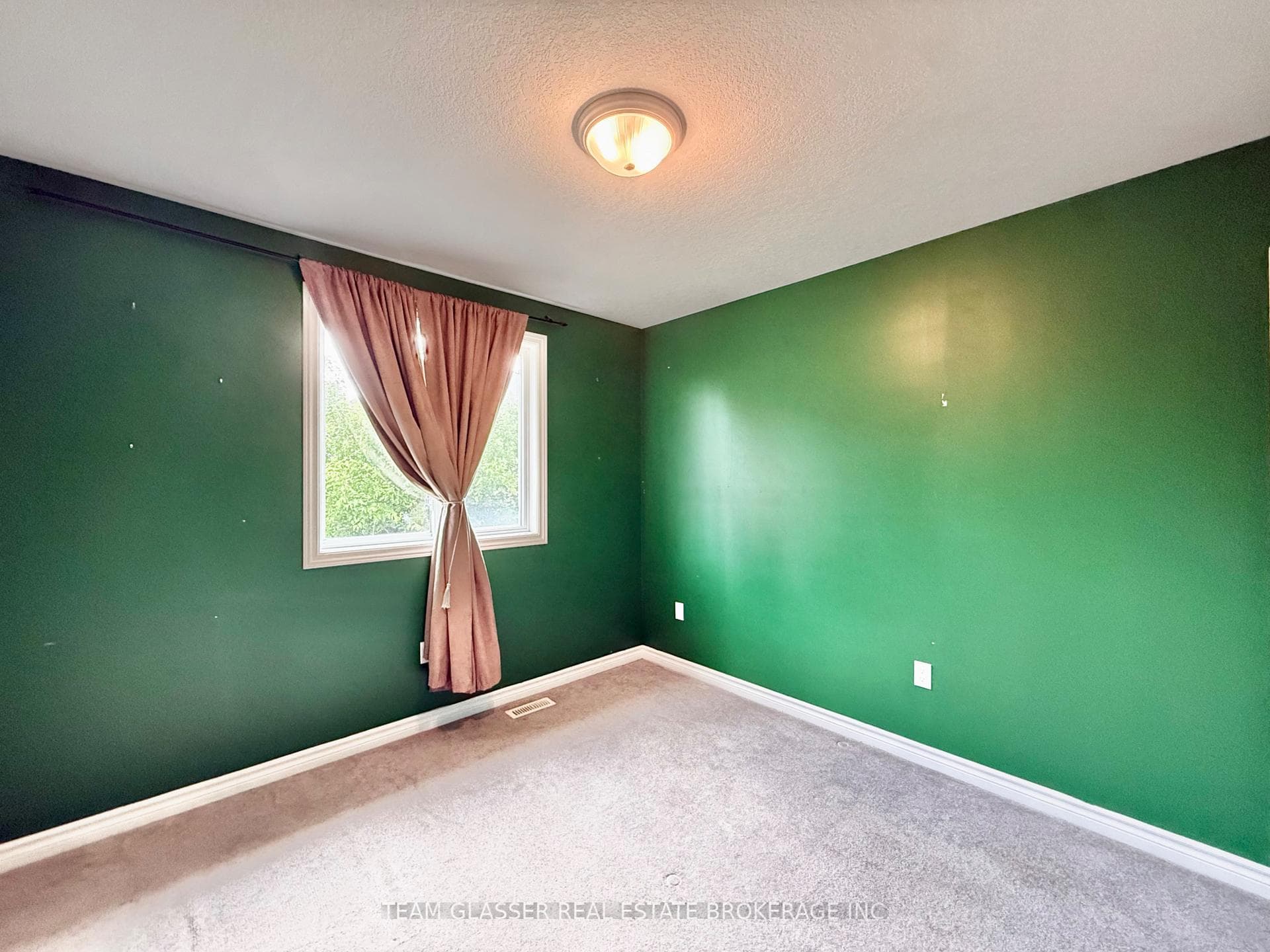691 OAKCROSSING Road photo 6