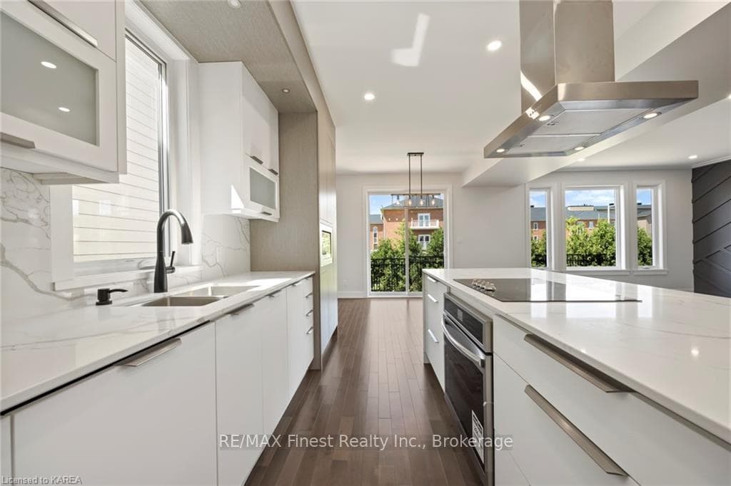 20 PARK Crescent photo 12
