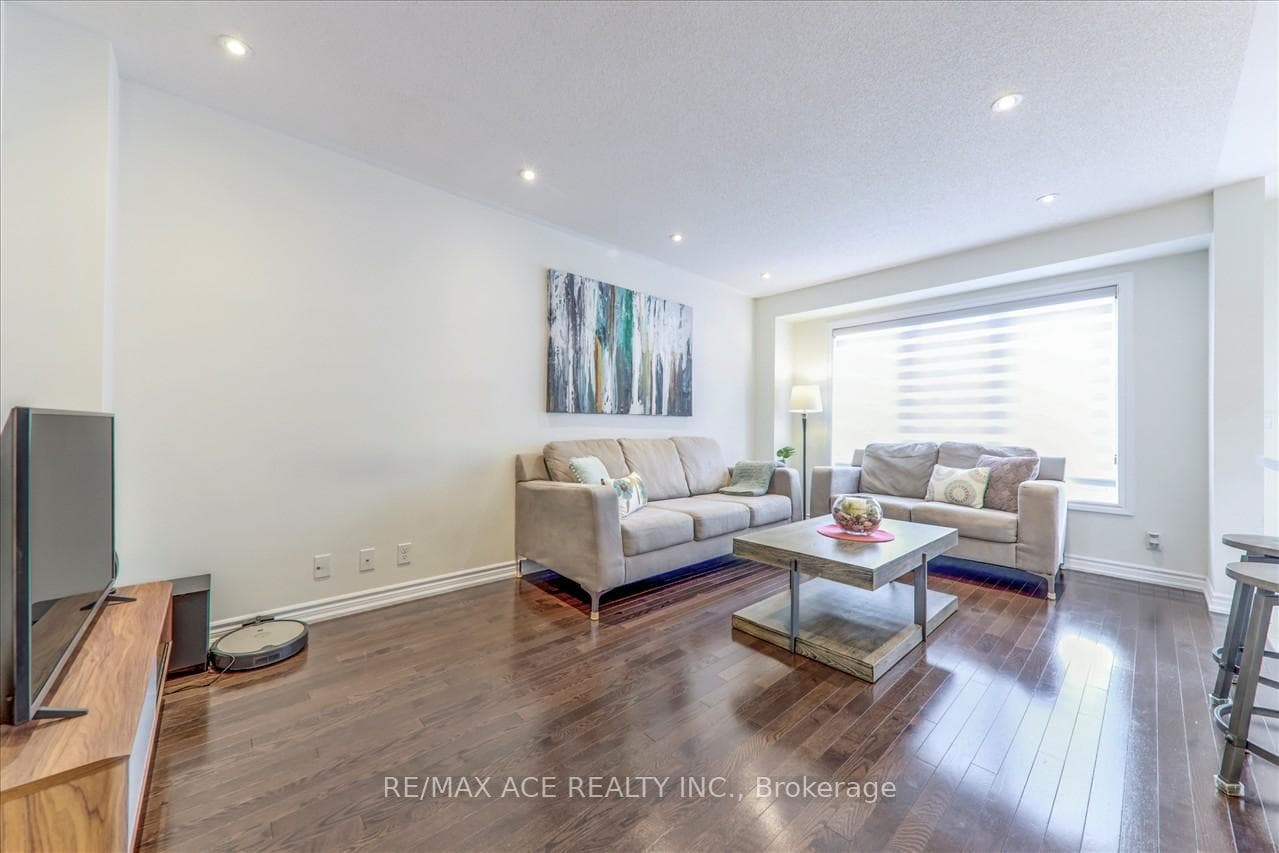 2486 Steeplechase Street photo 10