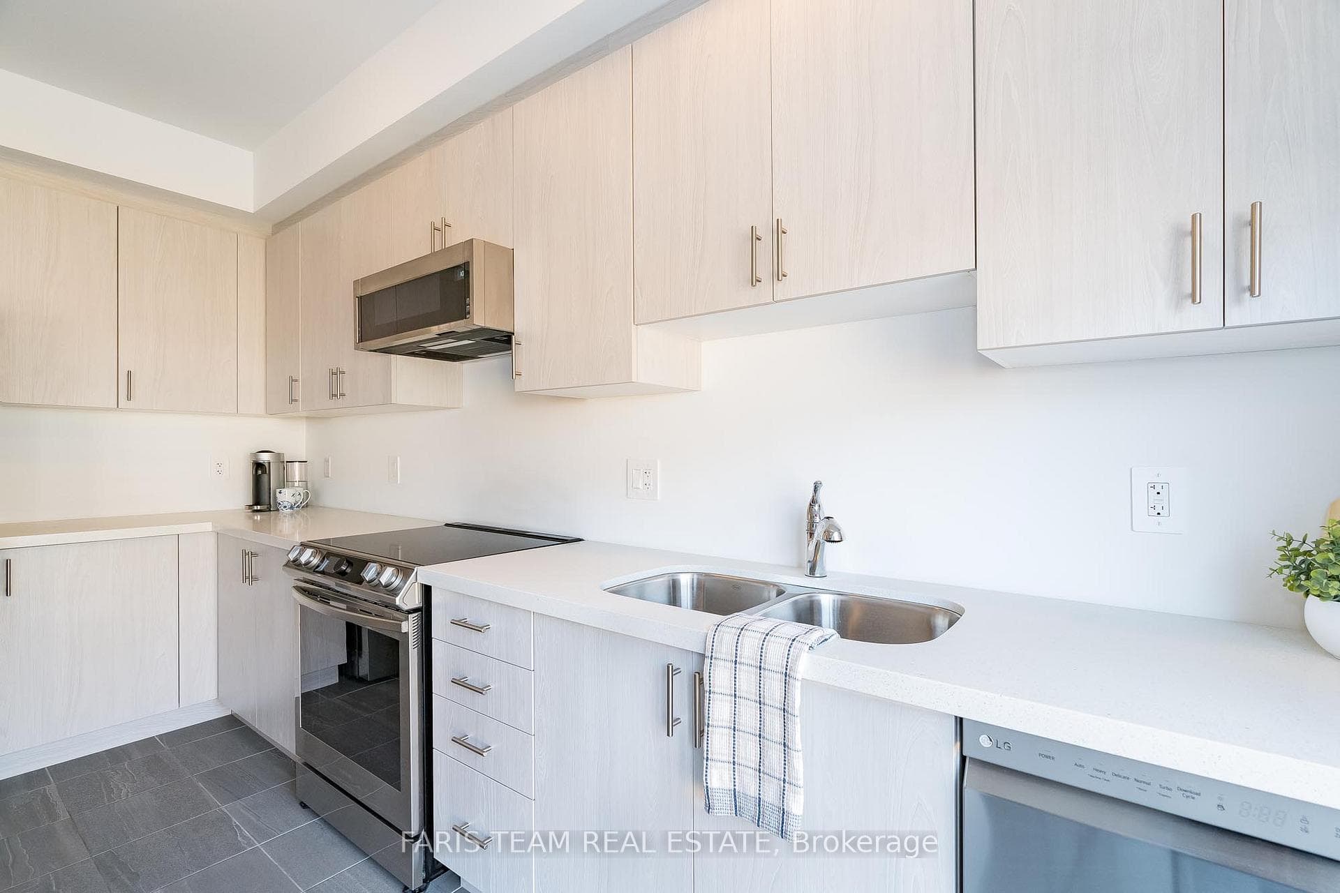 17 Turnberry Lane photo 6
