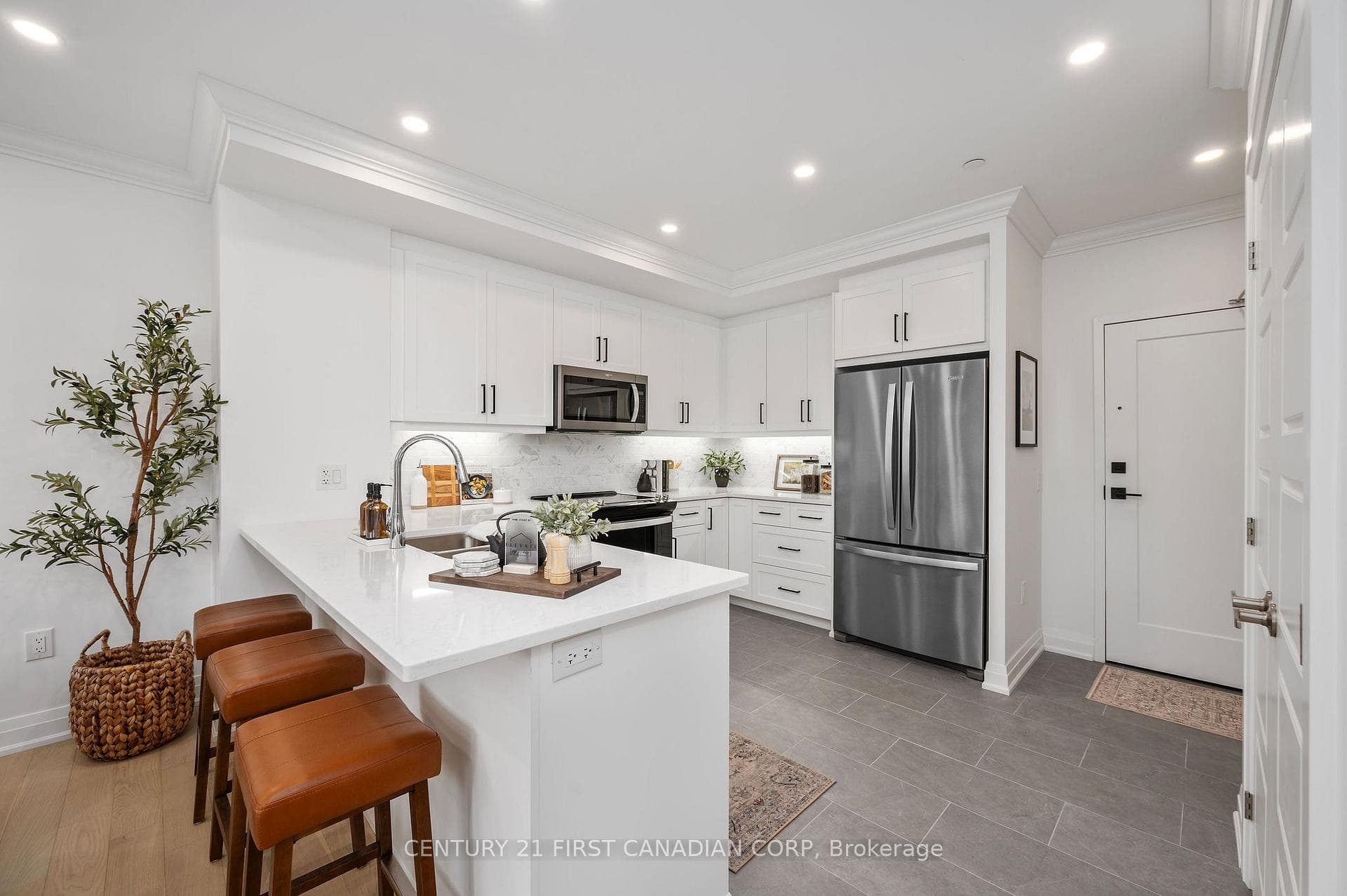 1560 Upper West Avenue Unit 104 photo 3