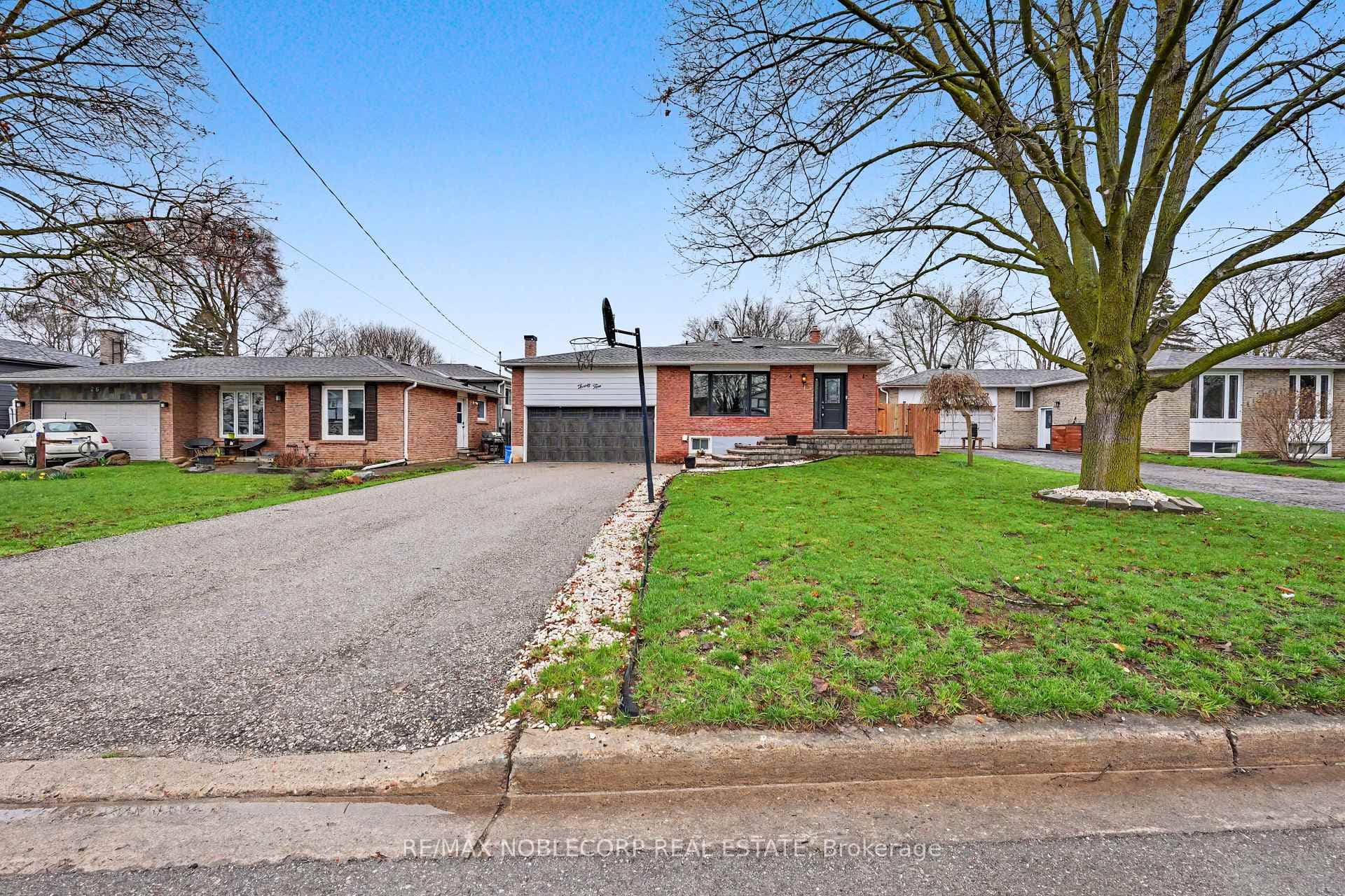 24 Maple Avenue photo 3