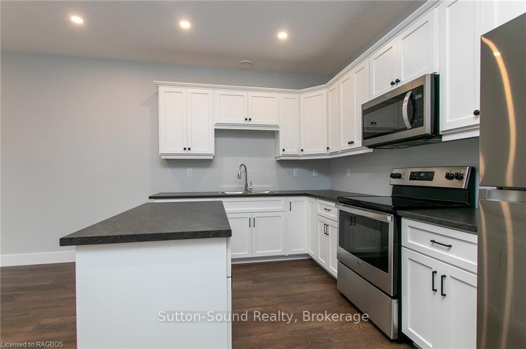 202 Queen Street Unit 2 photo 5