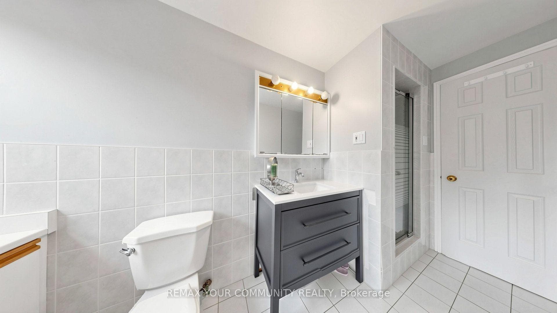 276 Currey Crescent photo 27
