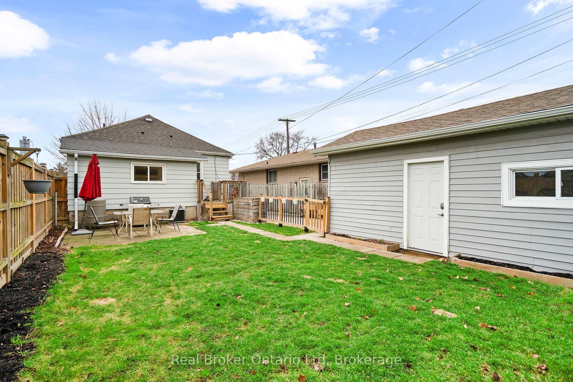 196 Ivon Avenue photo 27