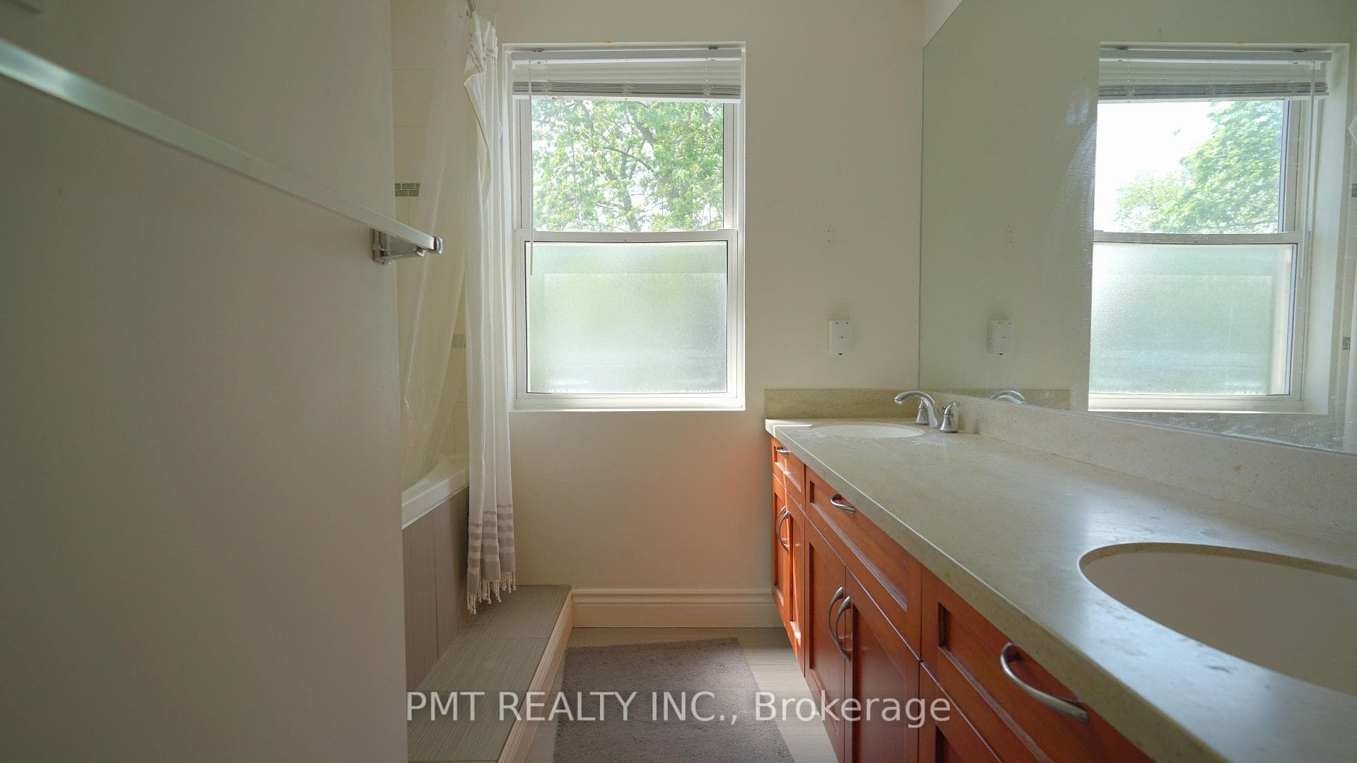 31 Burgess Avenue photo 18