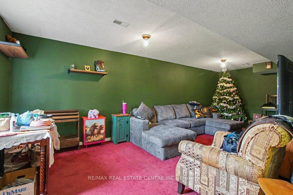 2100 Kevin Crescent photo 35