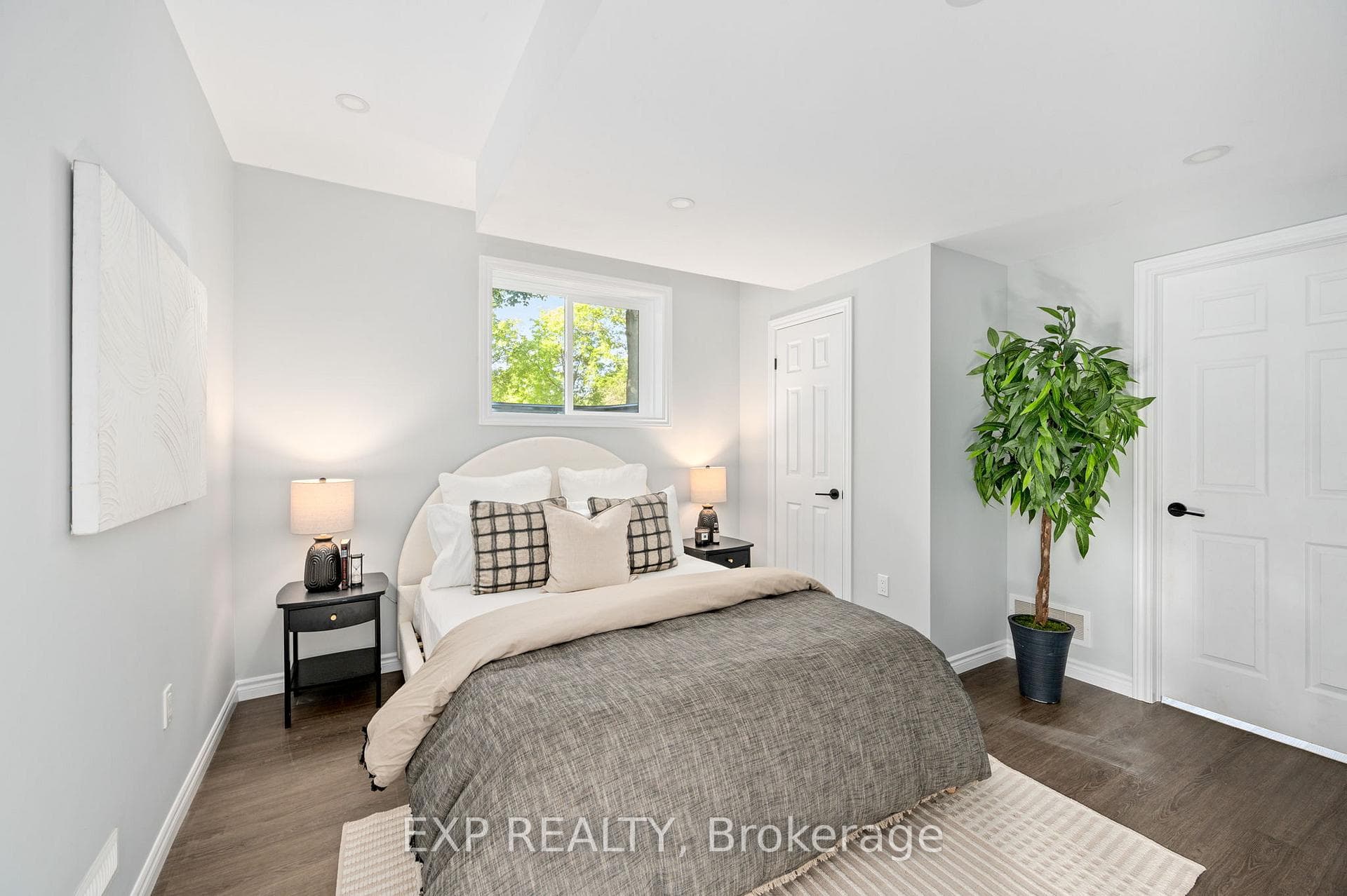 40 Middlemiss Avenue photo 23