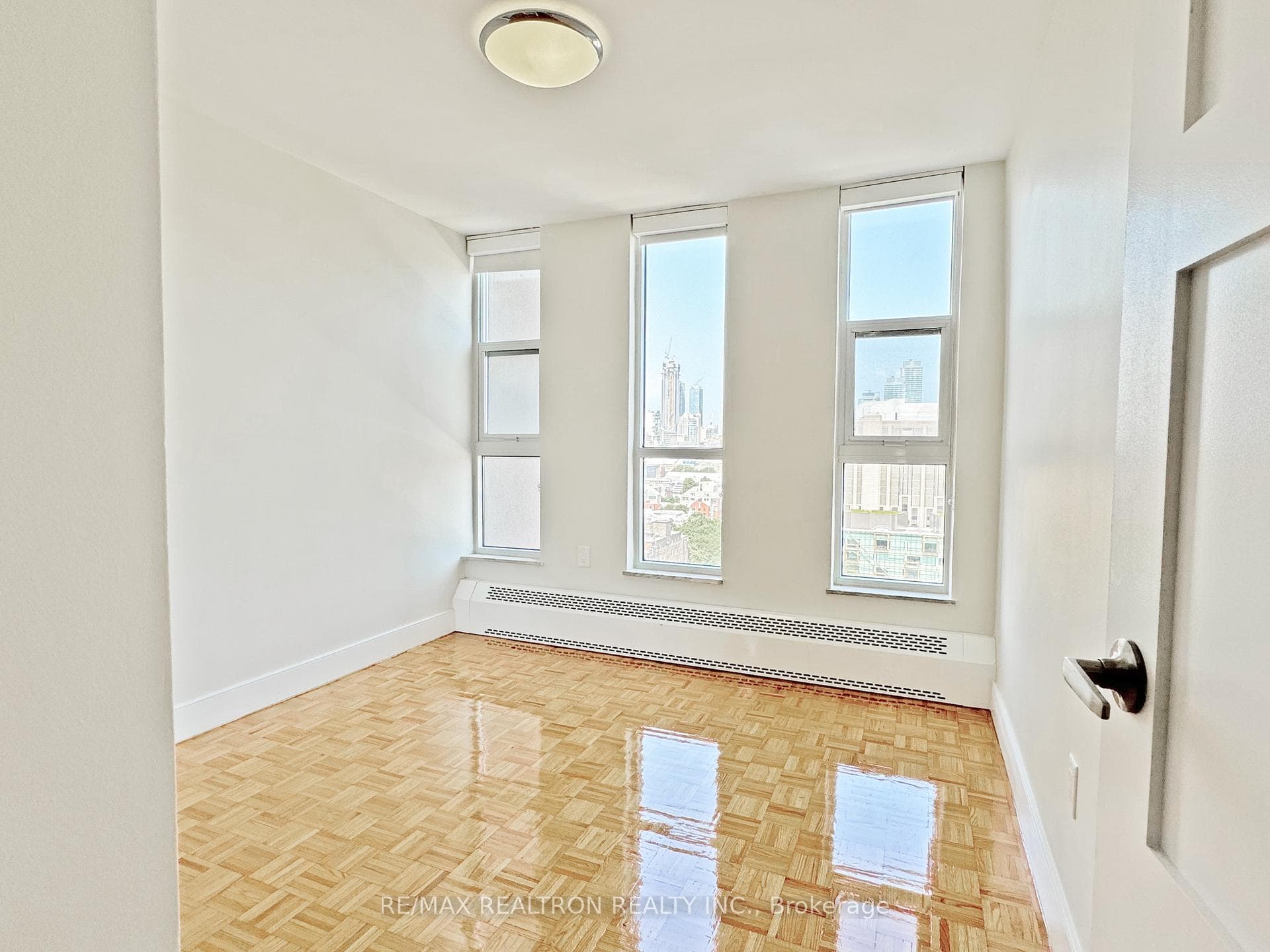 666 Spadina Avenue Unit 810 photo 7