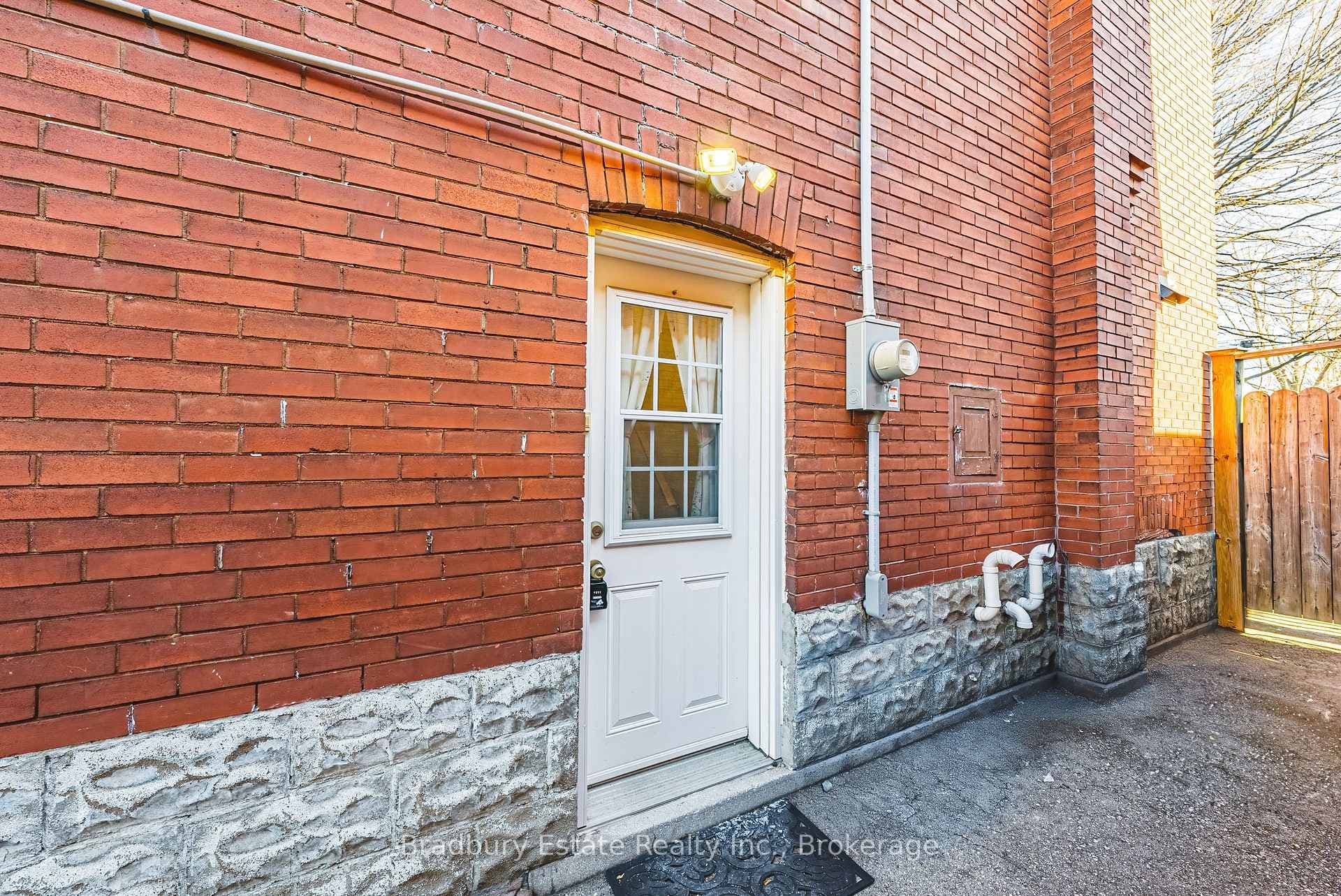 Side Entrance for Lower Level potential...