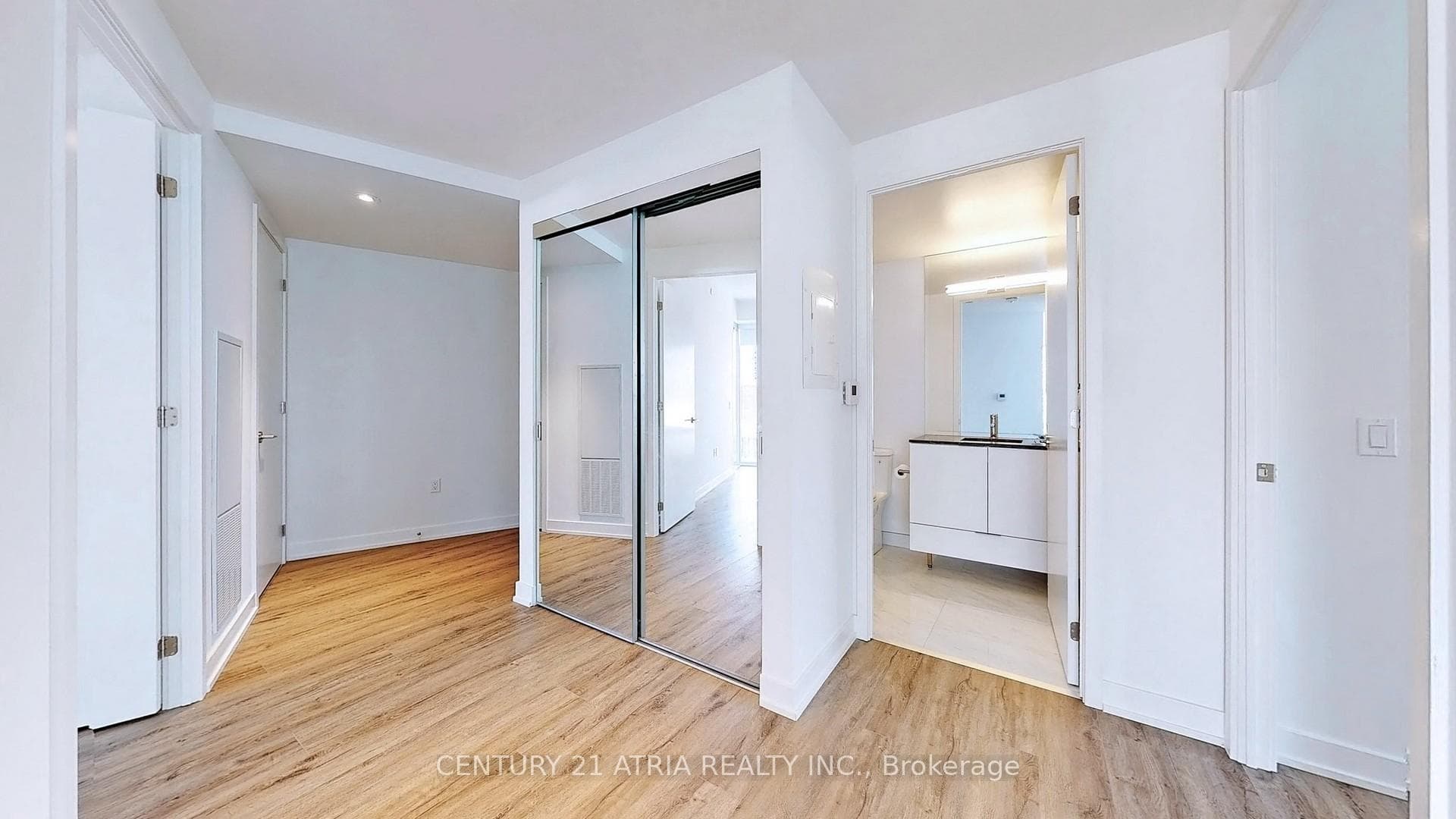 15 Queens Quay Unit 920 photo 17