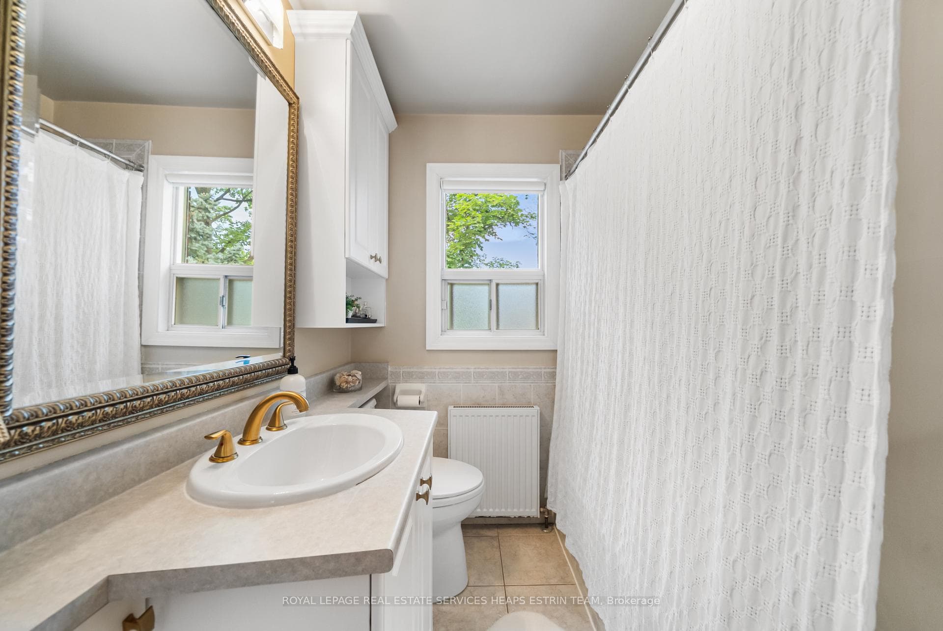 Family 4-Piece Bath with storage