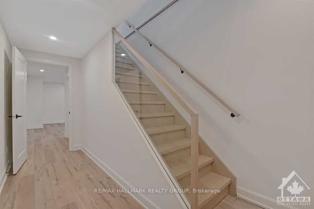 255 COWLEY Avenue photo 22