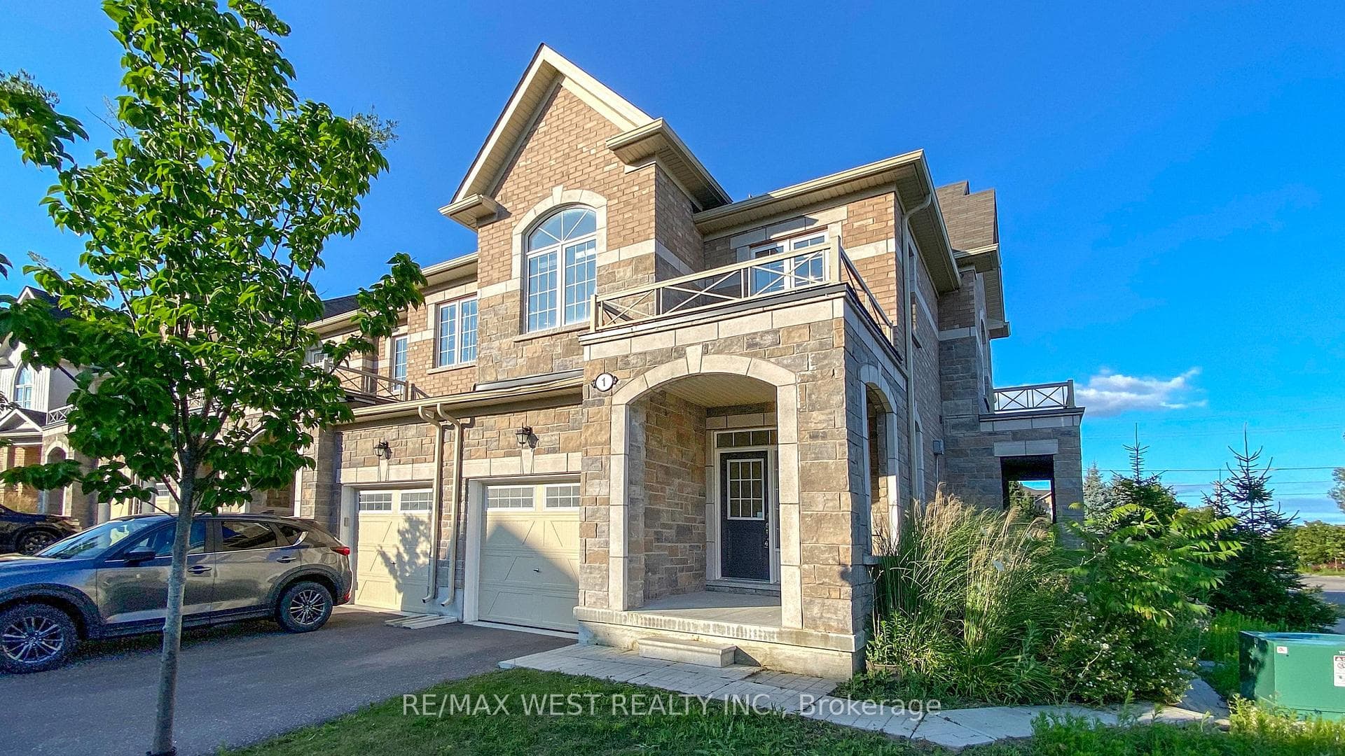 1 Brent Crescent photo 2