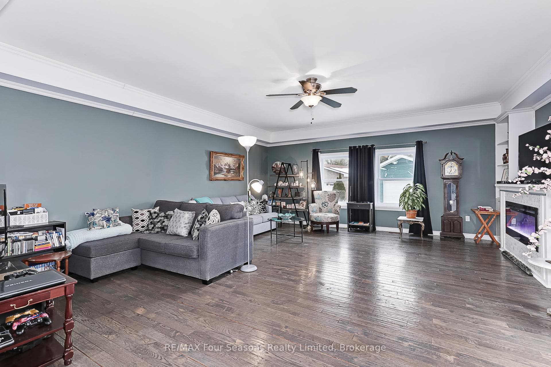 225 Christopher Street photo 15