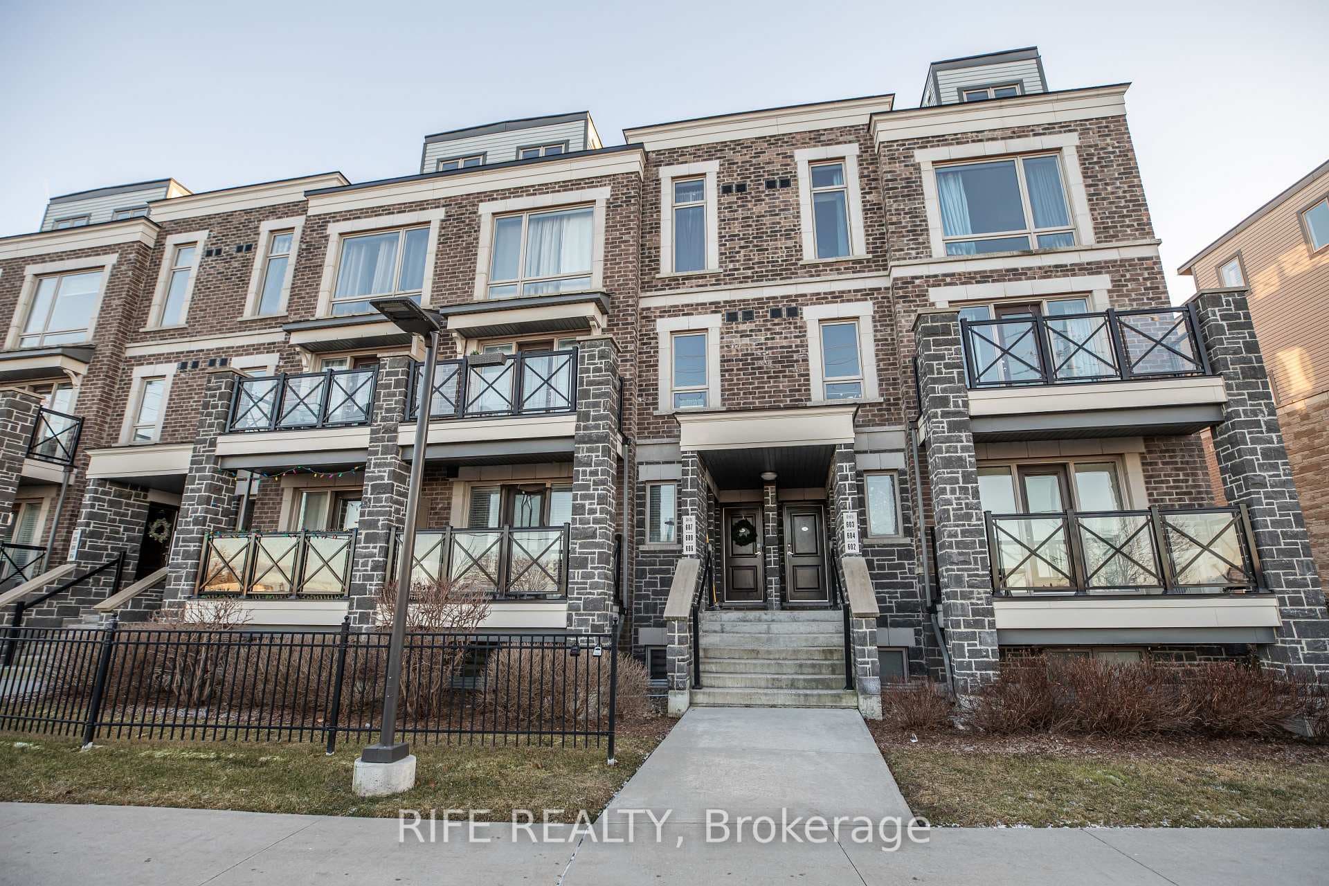 50 Dunsheath Way Unit 604 photo 30