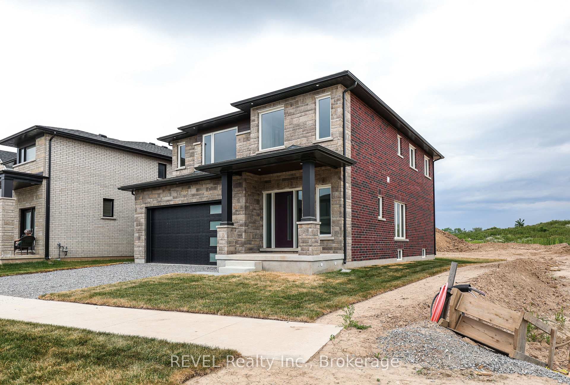 111 Acacia Road photo 2