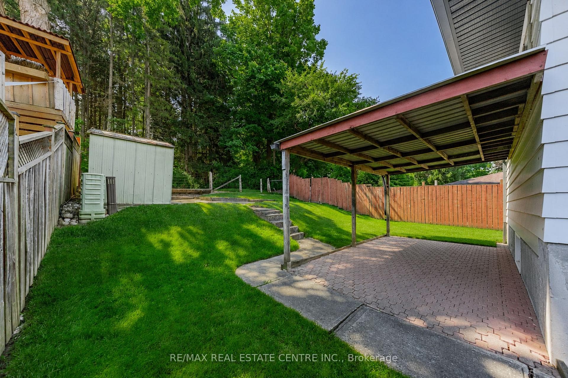 120 Arrowhead Crescent photo 38