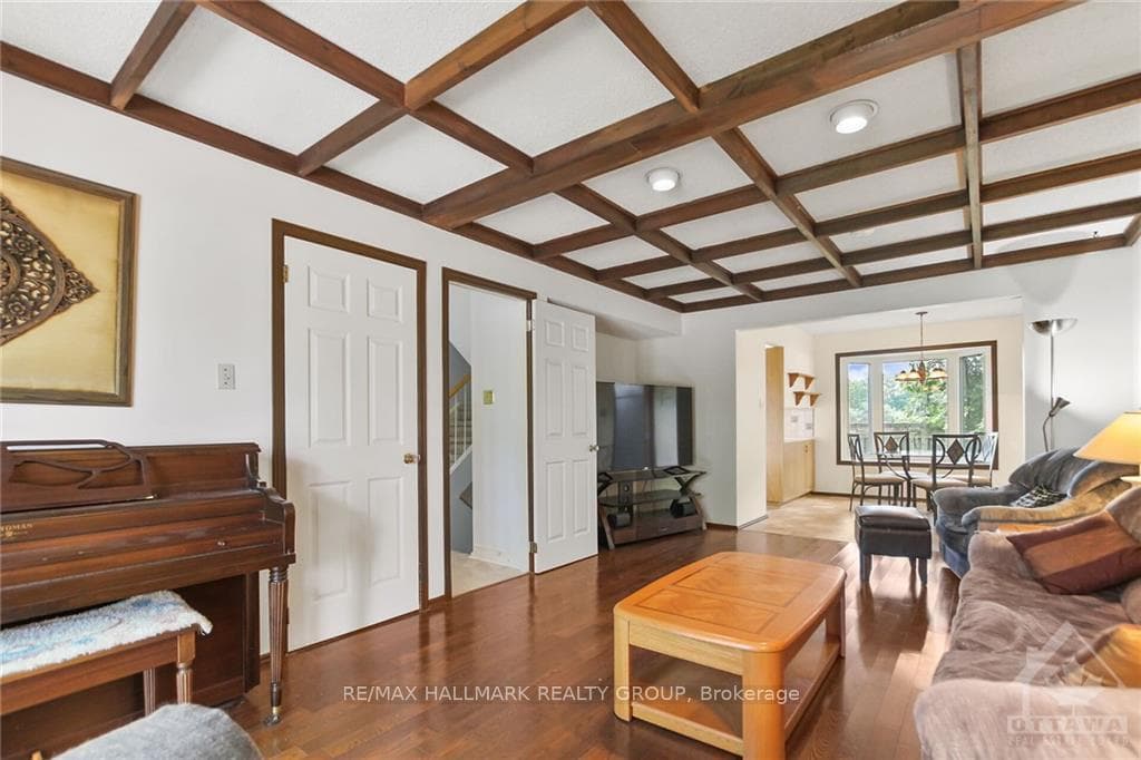 14 SELWYN Crescent photo 18