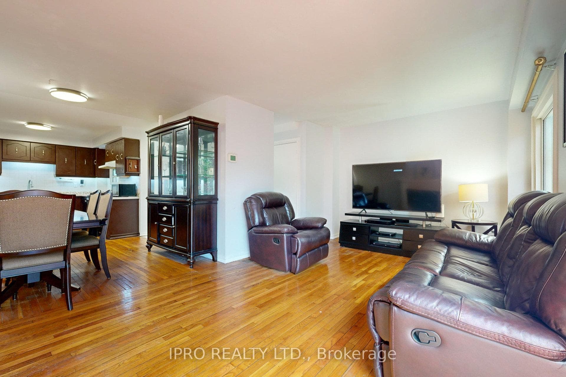 32 Tipton Crescent photo 15