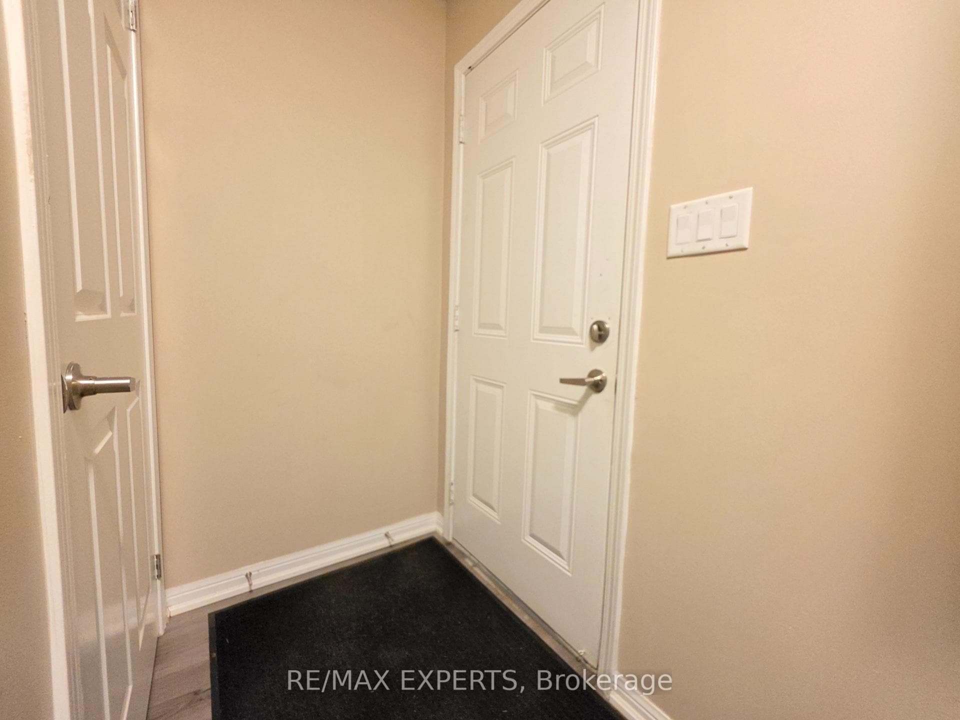 210 Magurn Gate photo 12
