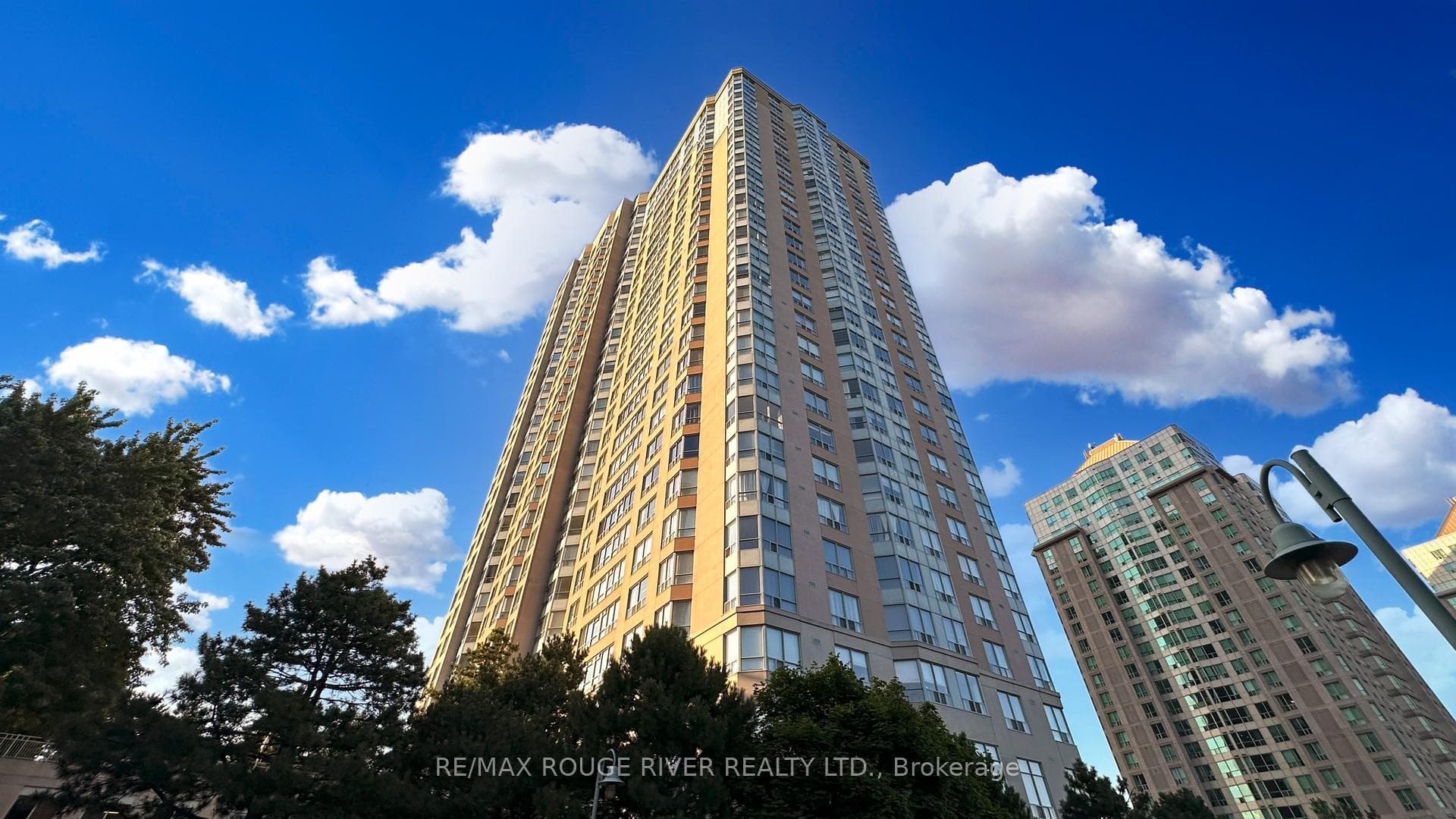 88 Corporate Drive Unit 805A photo 1