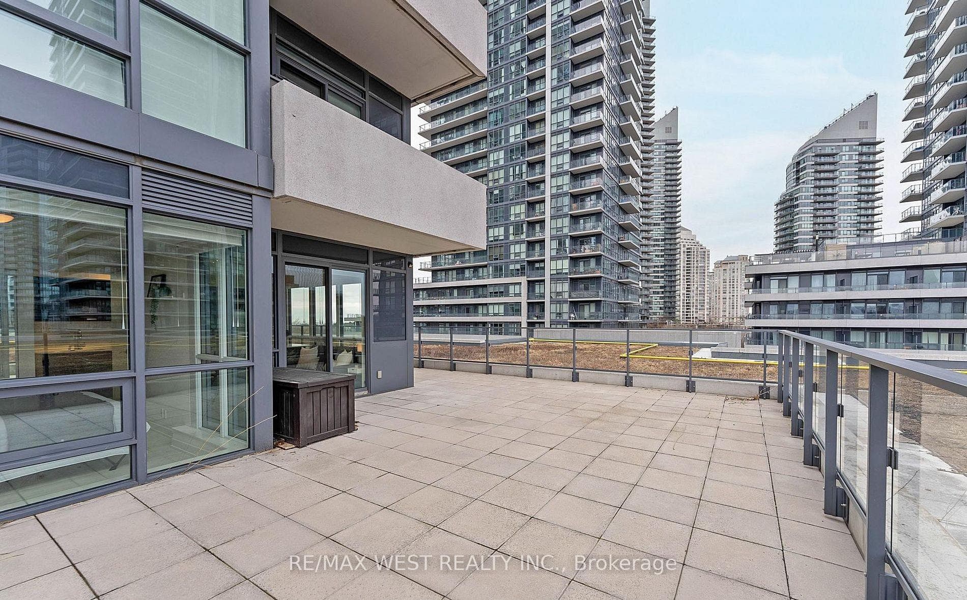 2200 Lakeshore Boulevard Unit 611 photo 34