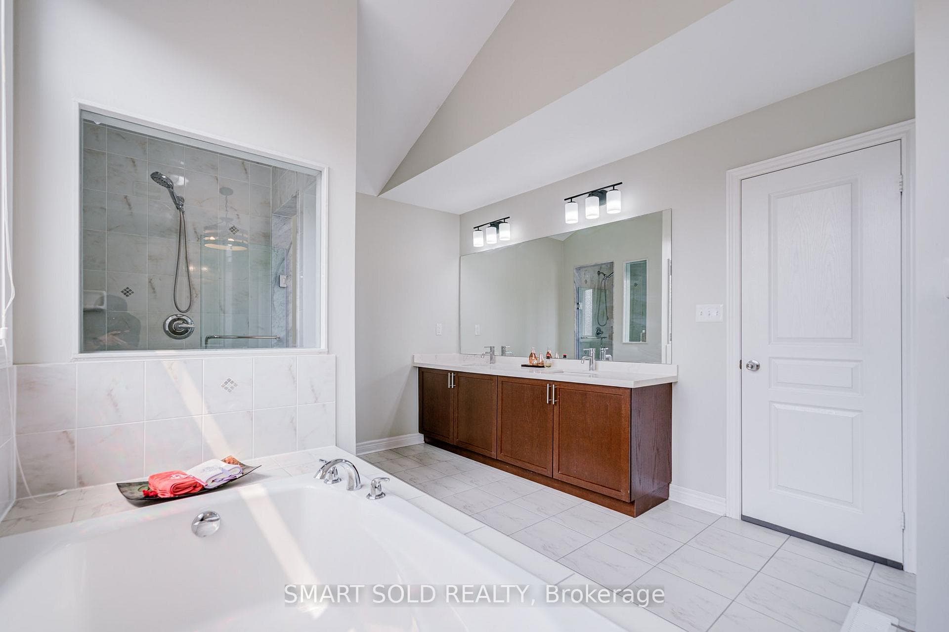 9 Portia Street photo 29