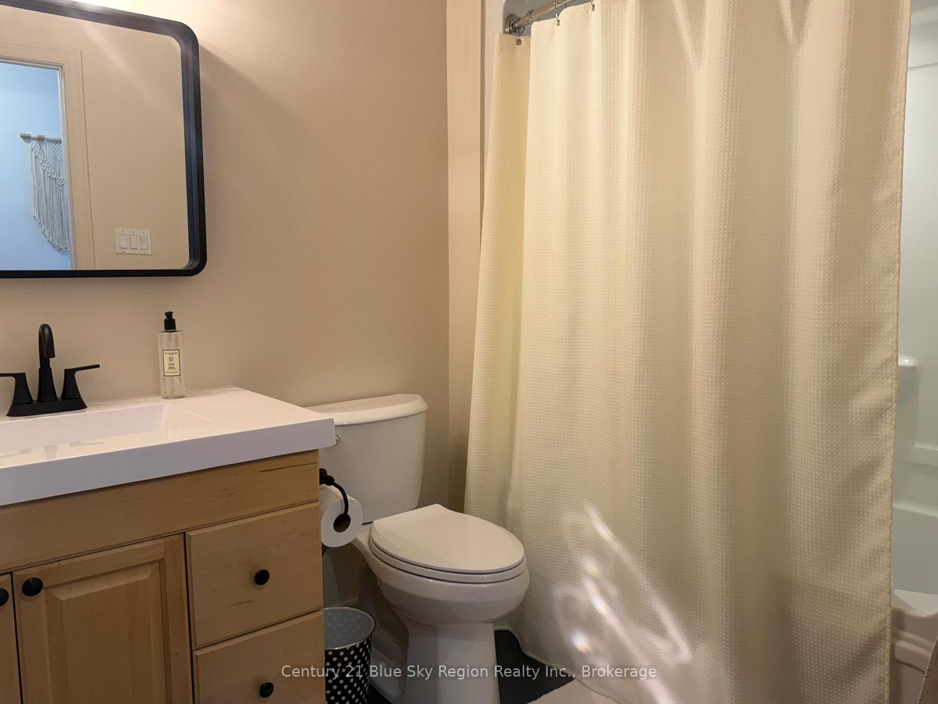 Main 4 pc bathroom