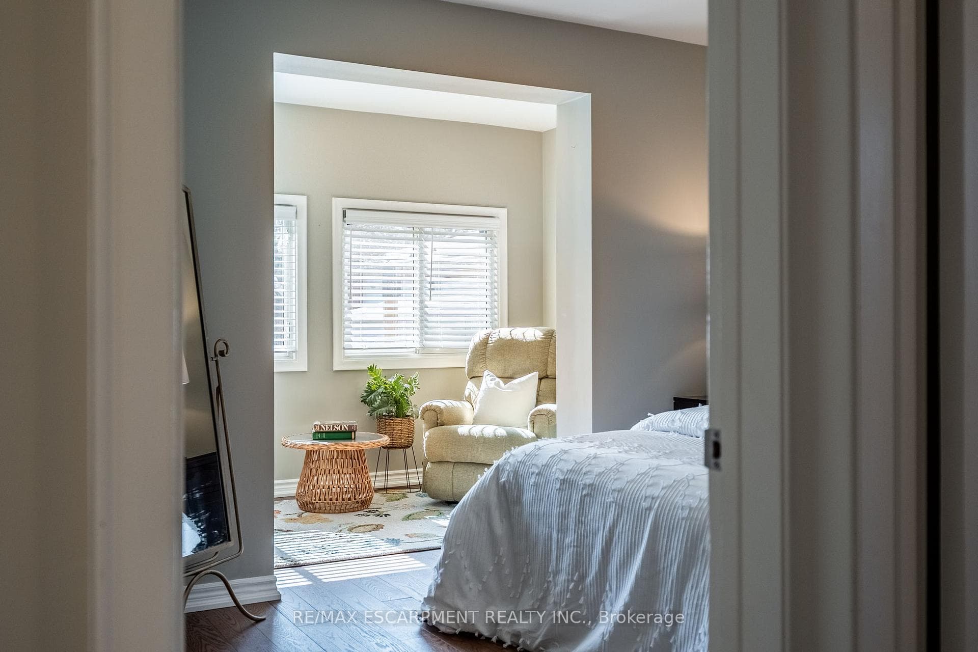 648 Thornwood Avenue photo 17