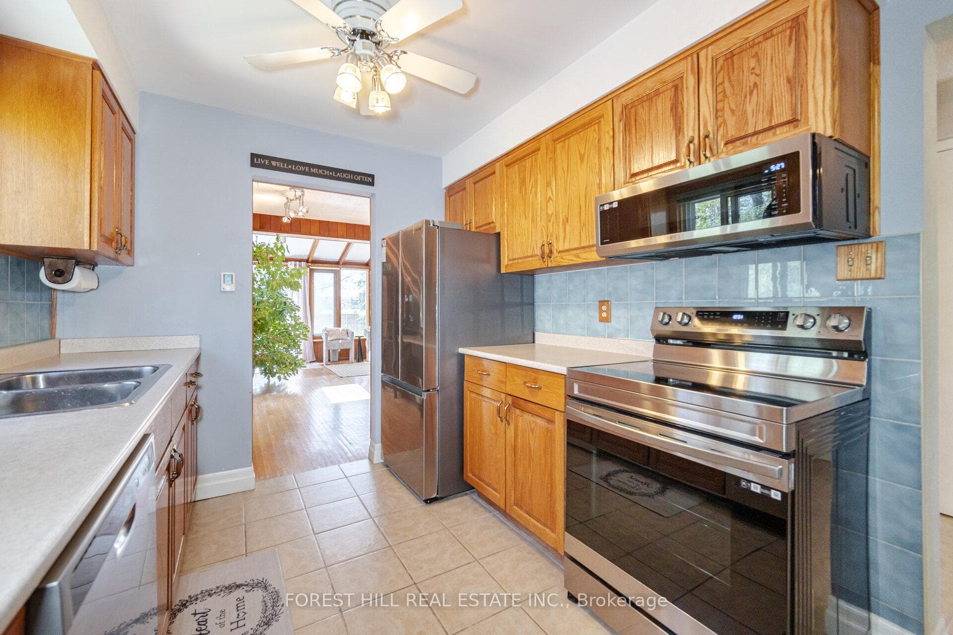 171 Simmons Boulevard photo 16