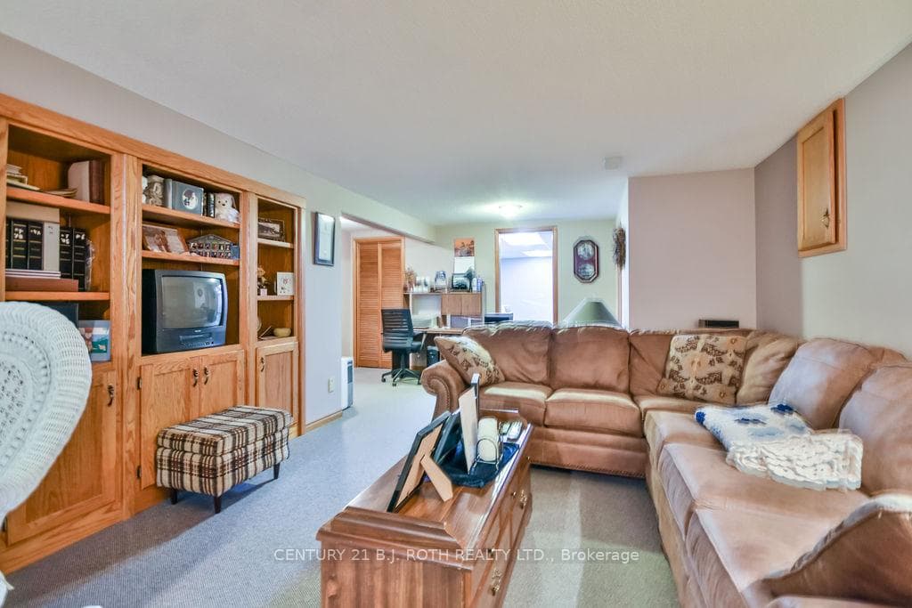 1059 Birchcliffe Crescent photo 28