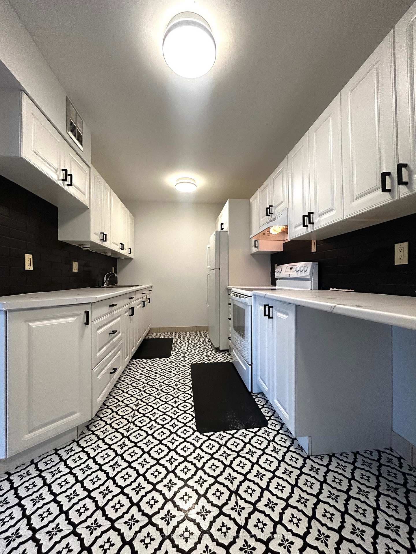 2929 Aquitaine Avenue Unit 905 photo 8