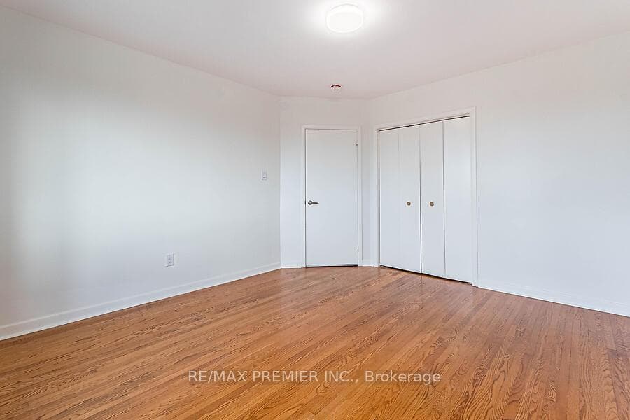327 Gilbert Avenue photo 20