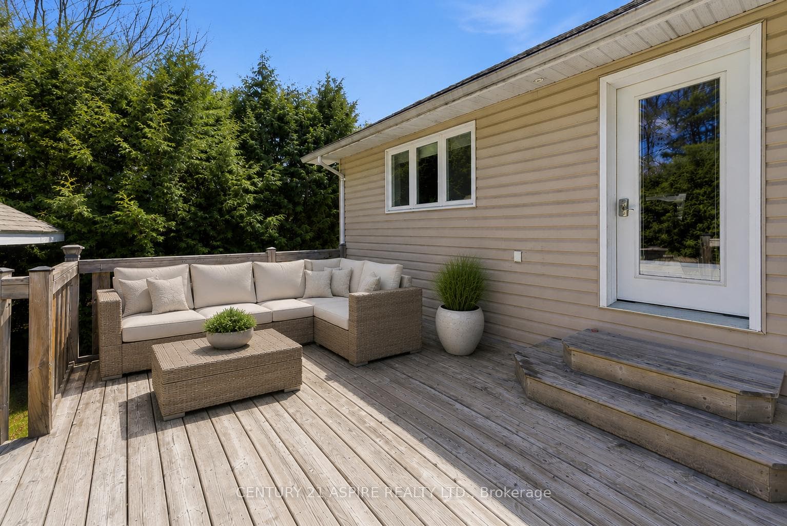 84 Pinewood Place photo 44
