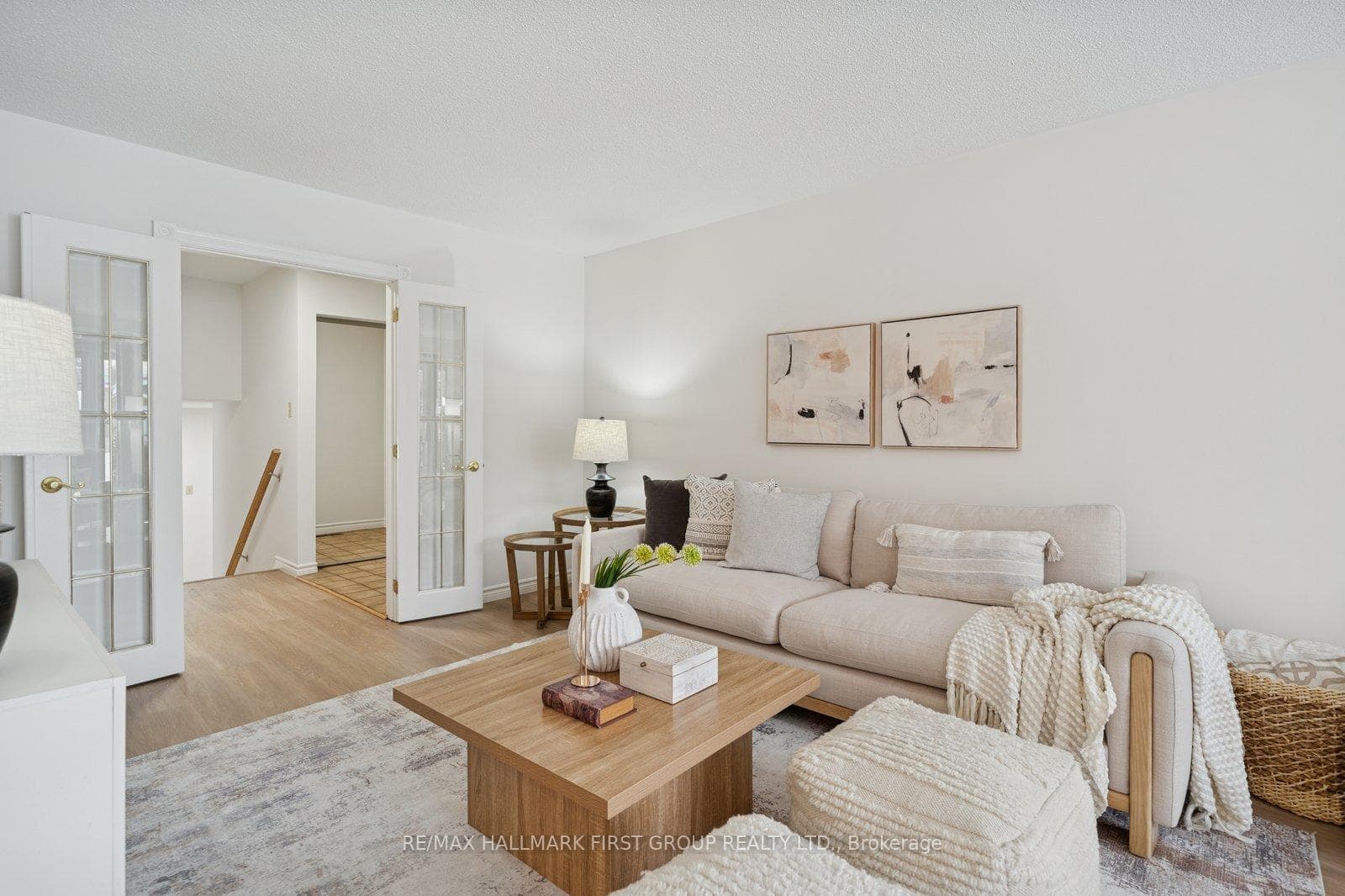 957 Timmins Gardens photo 10