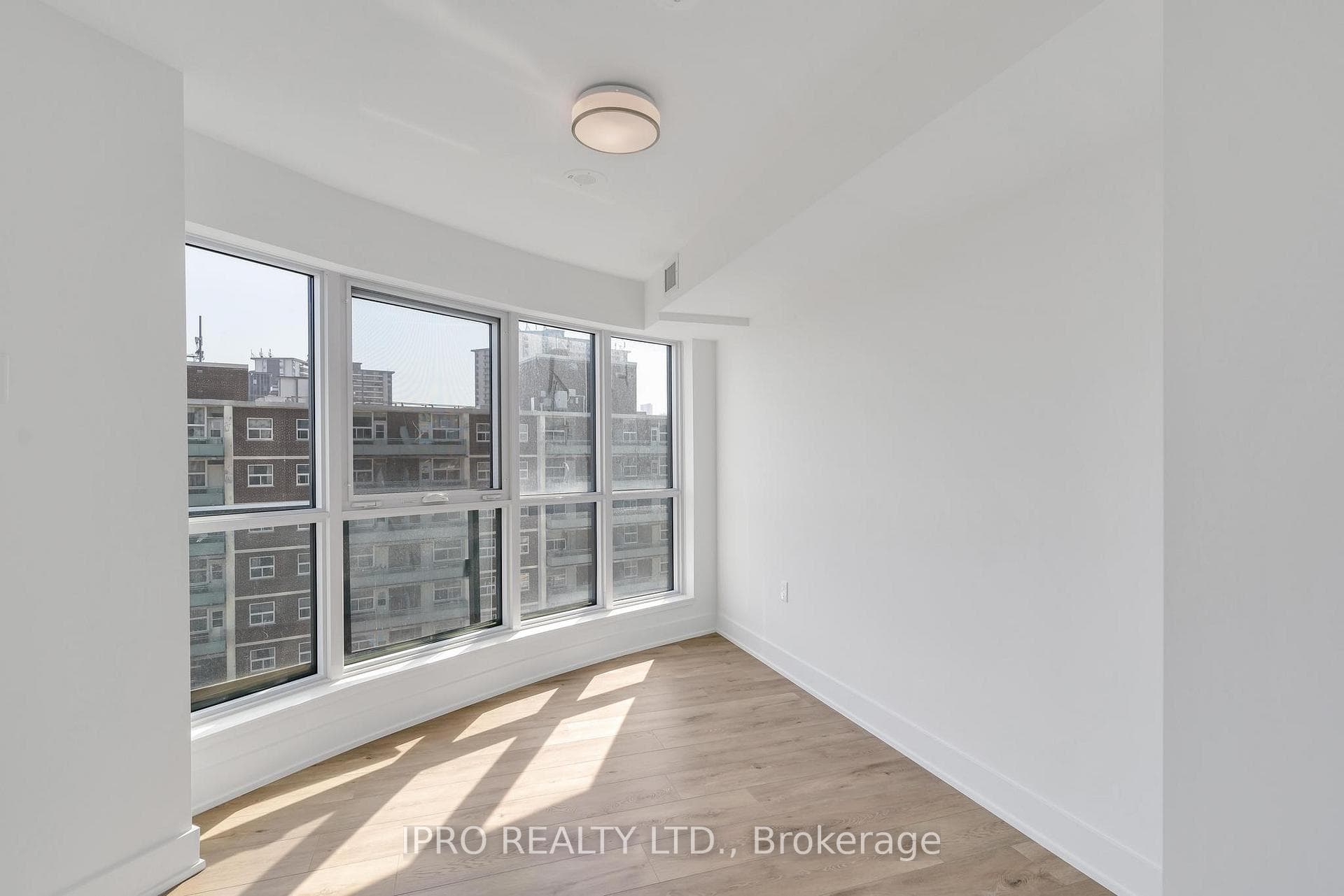 585 Bloor Street Unit 1218 photo 7