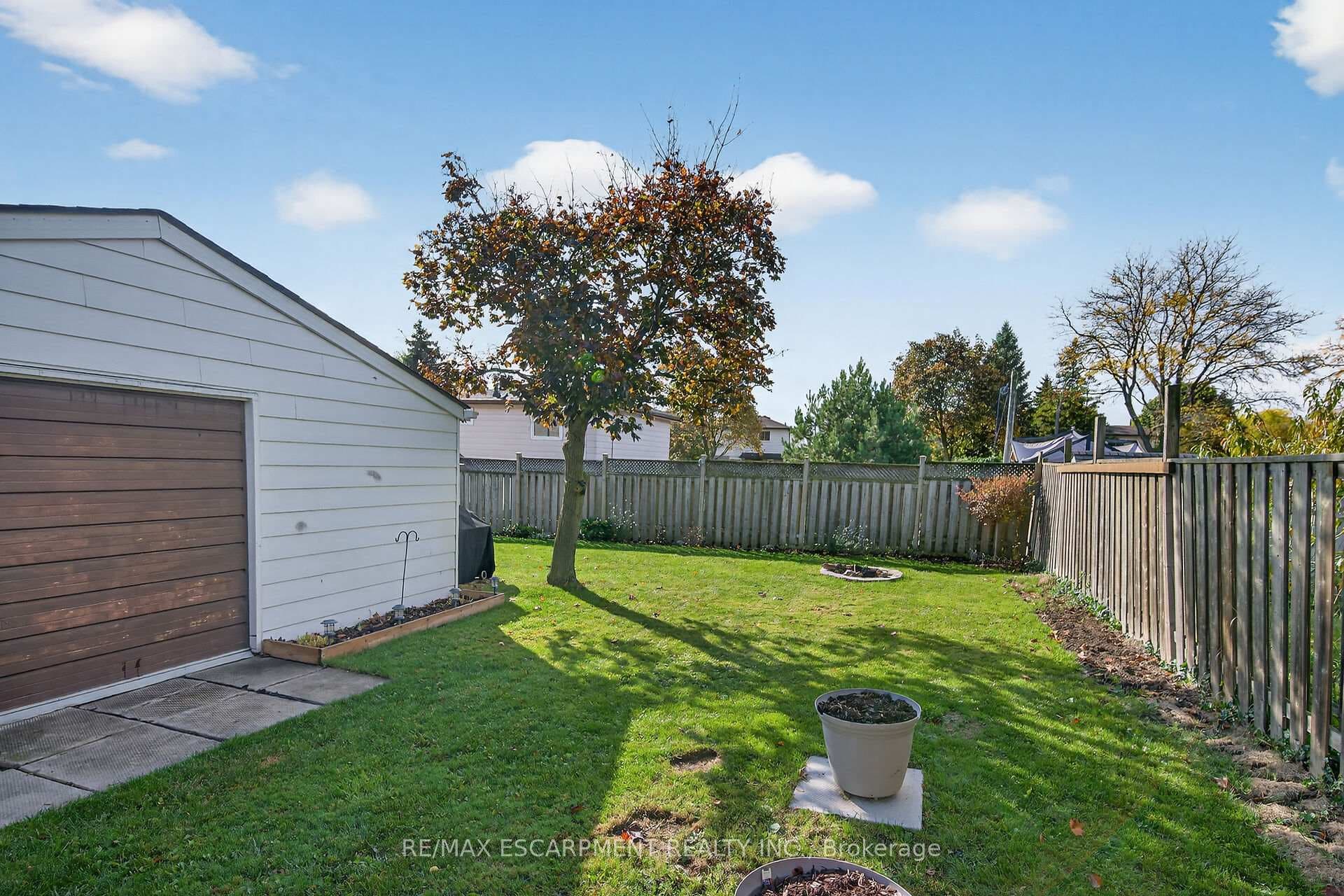 211 Birchcliffe Crescent photo 46