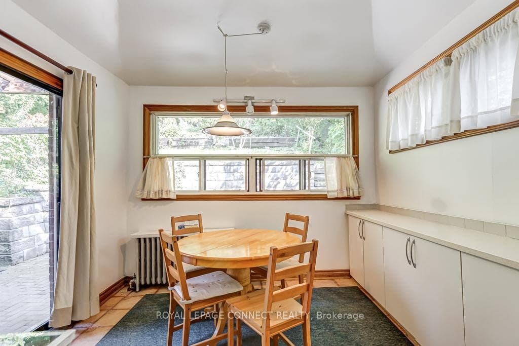 660 Davenport Road photo 16