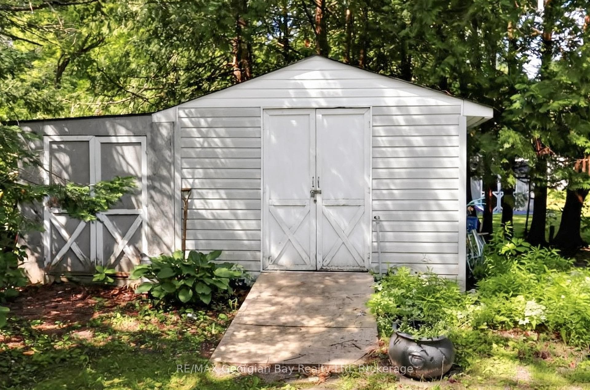 511 Camilla Street photo 32