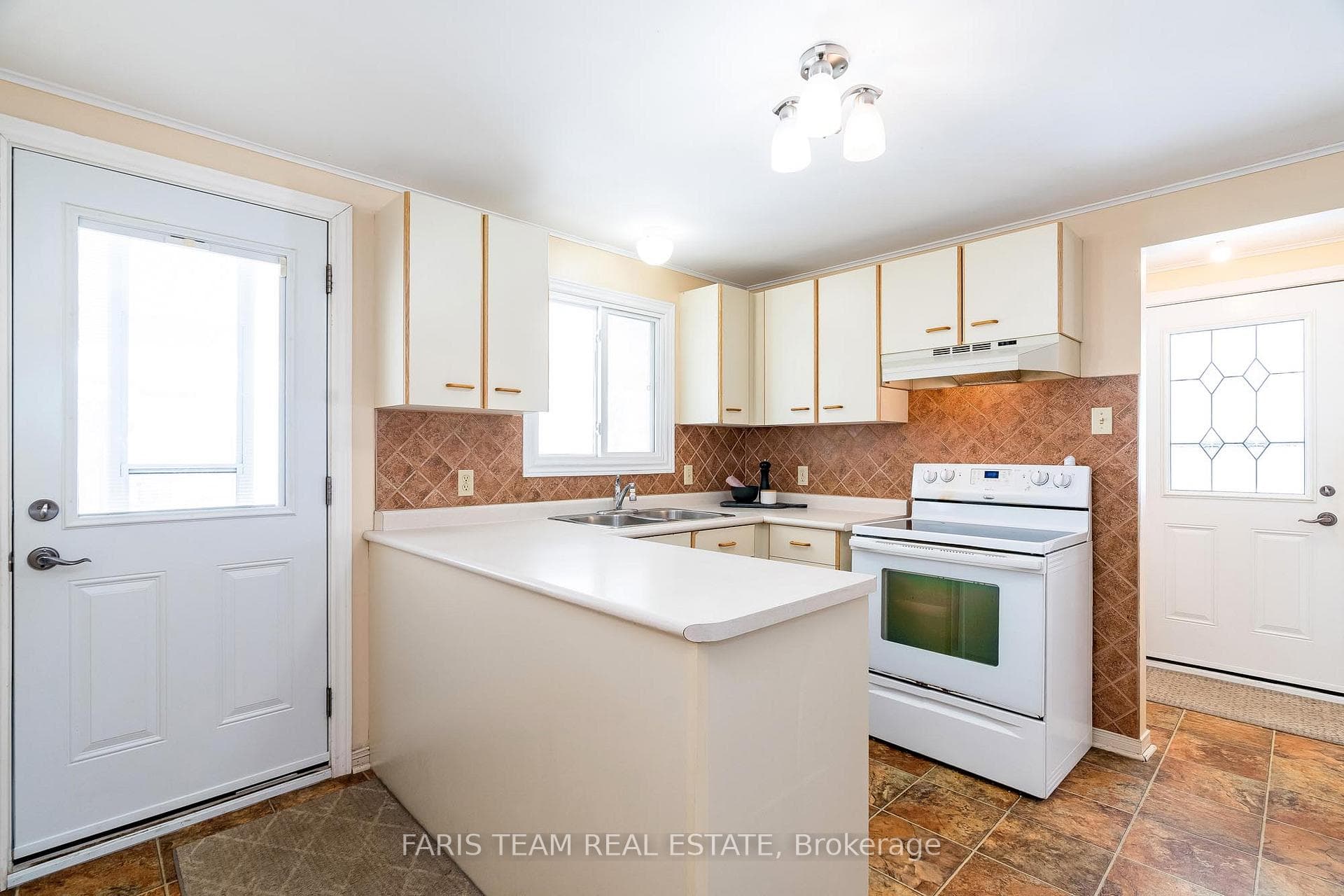 43 Royal Oak Drive photo 4