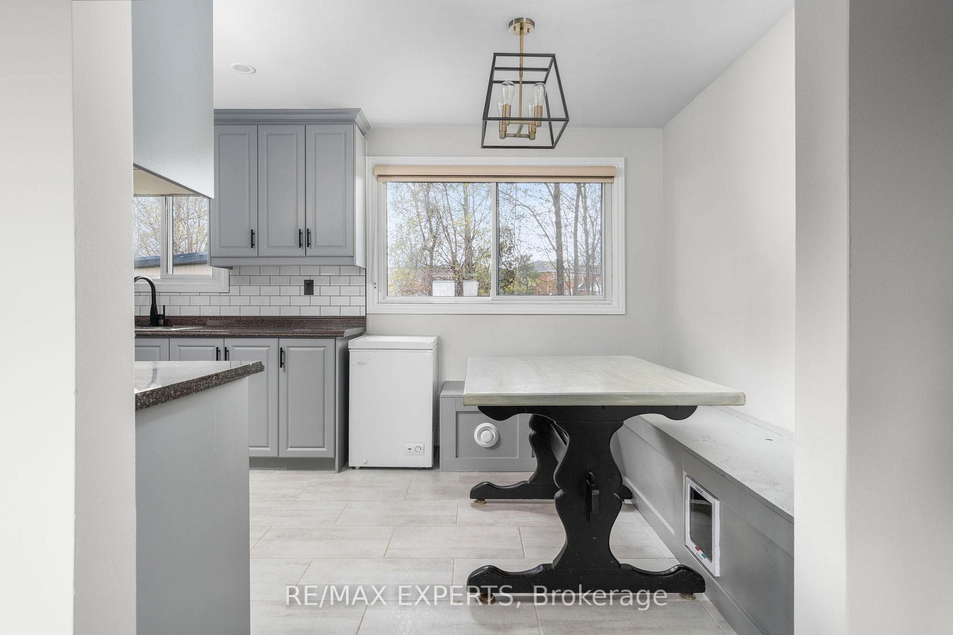 52 Maple Avenue photo 15
