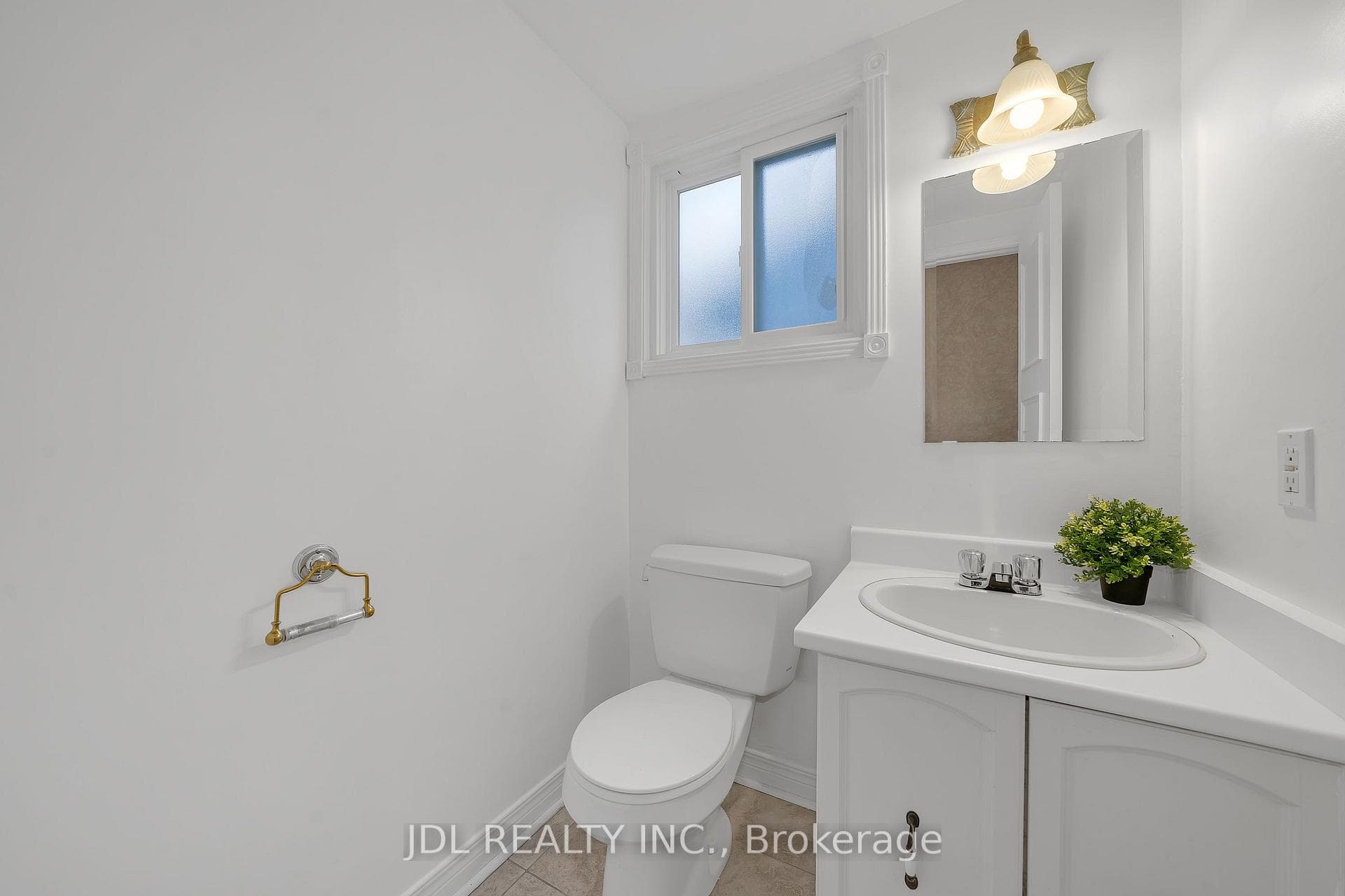 83 Reginald Crescent photo 15