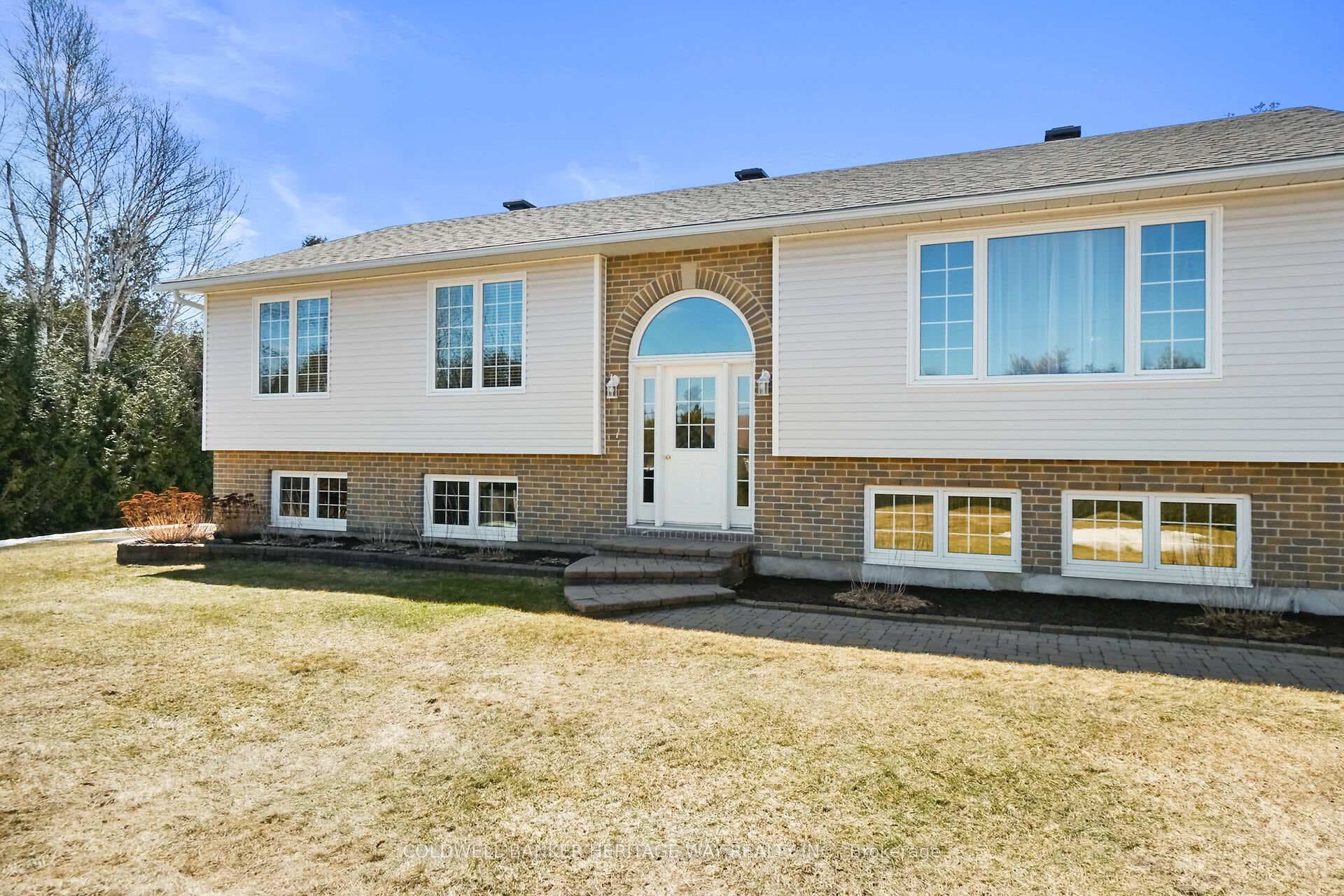 153 Windmill Crescent photo 3